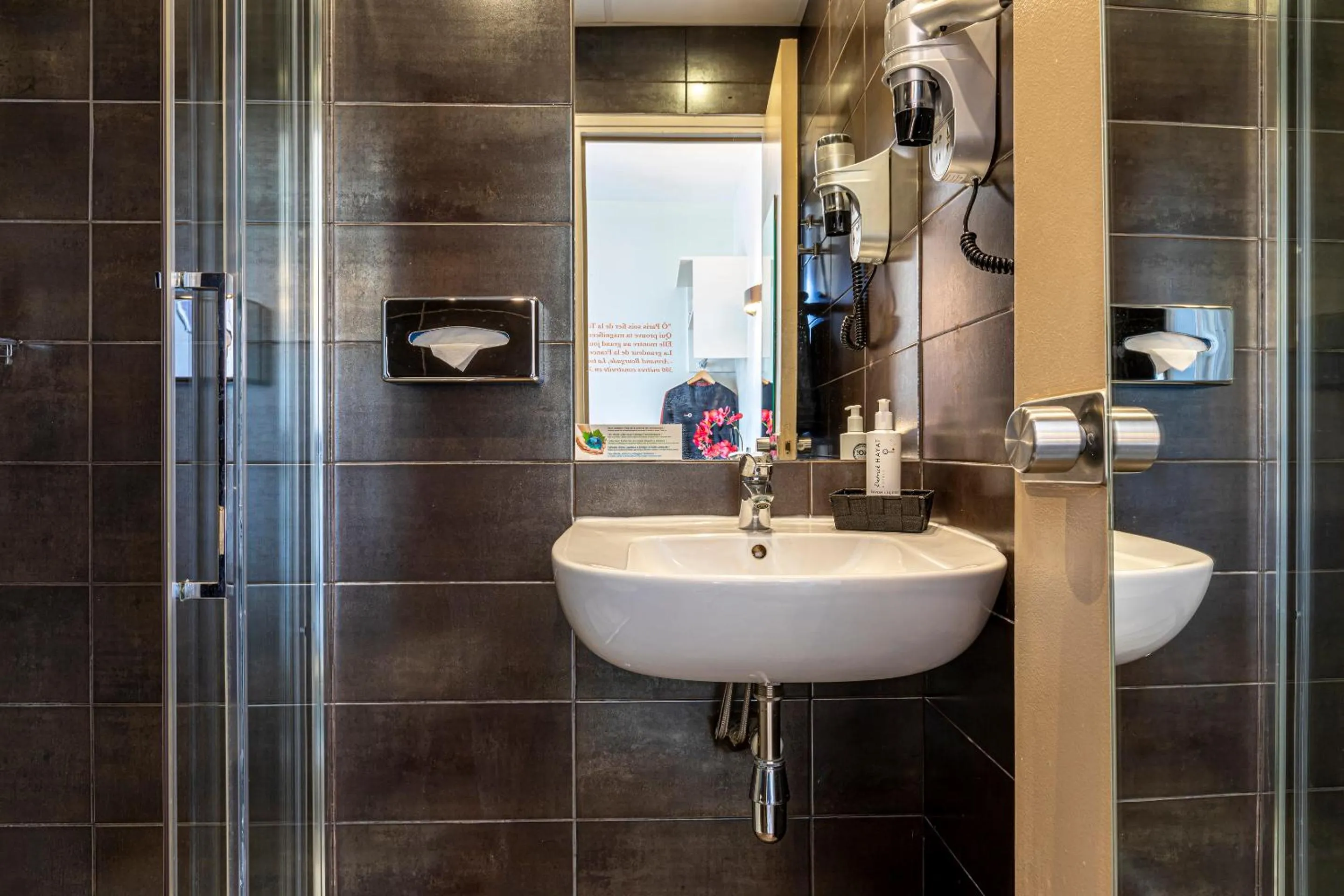 Shower in Hotel Alpha Paris Eiffel by Patrick Hayat