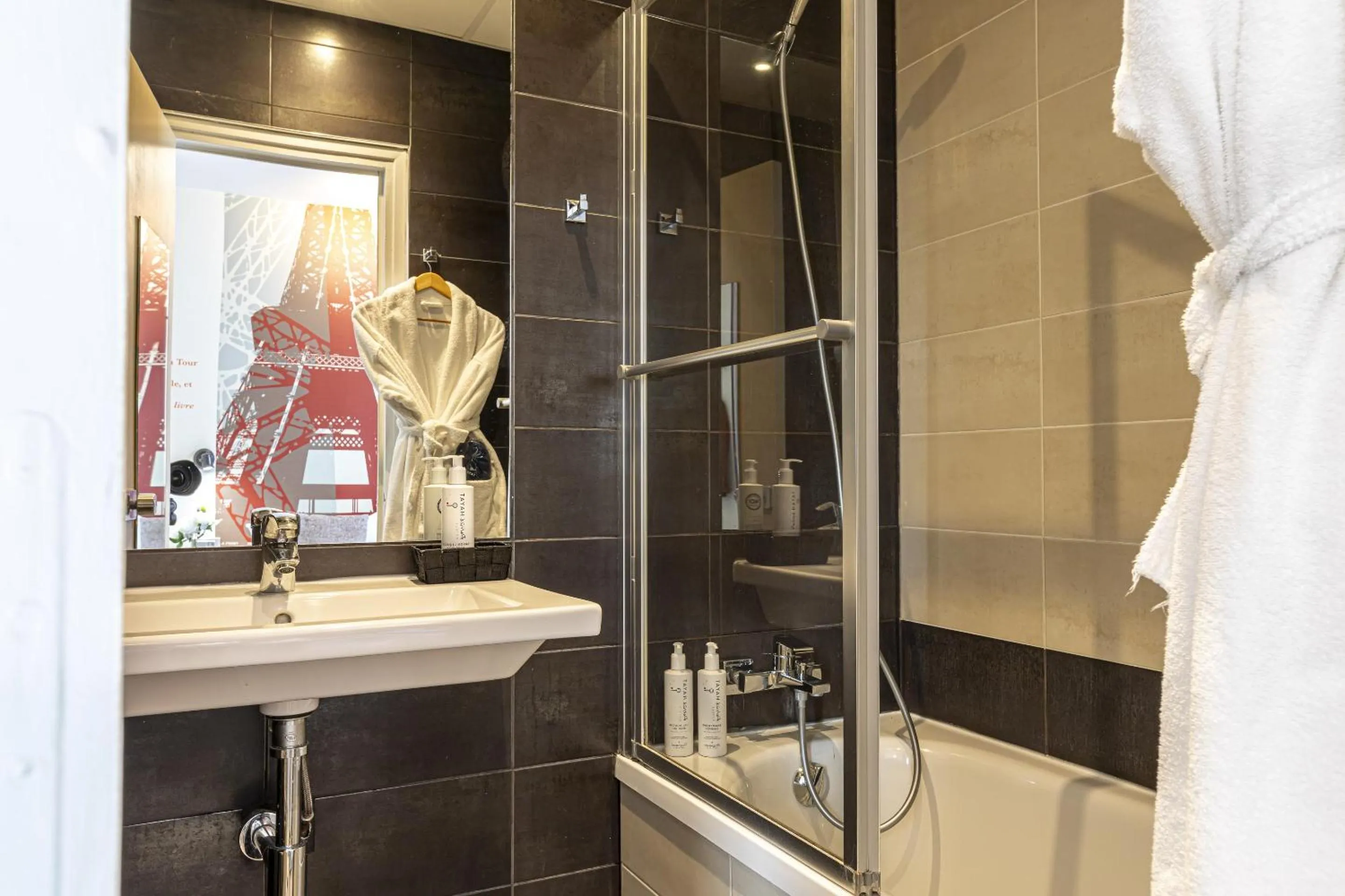 Bathroom in Hotel Alpha Paris Eiffel by Patrick Hayat