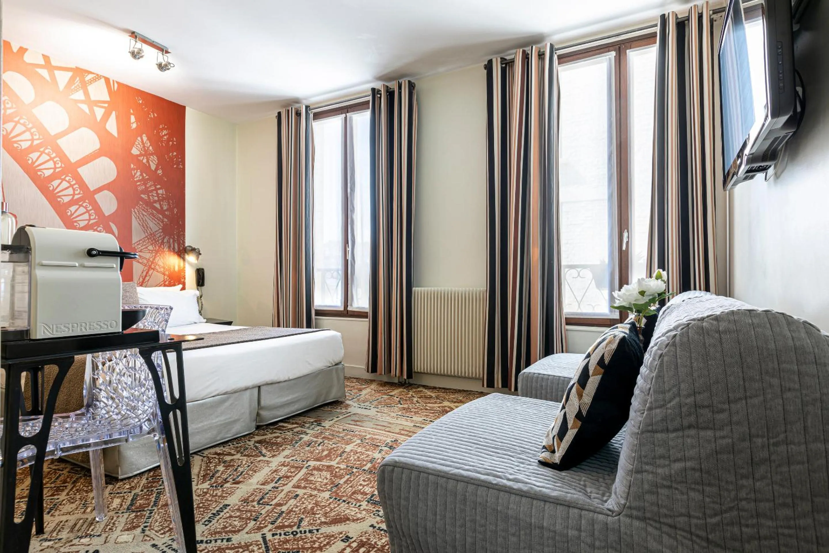 TV and multimedia, Bed in Hotel Alpha Paris Eiffel by Patrick Hayat