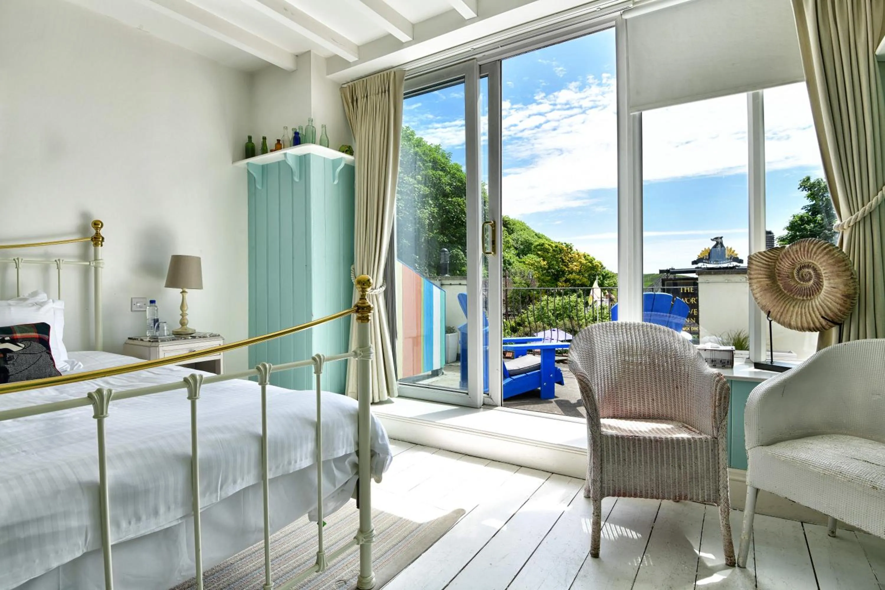 Bedroom in Lulworth Cove Inn