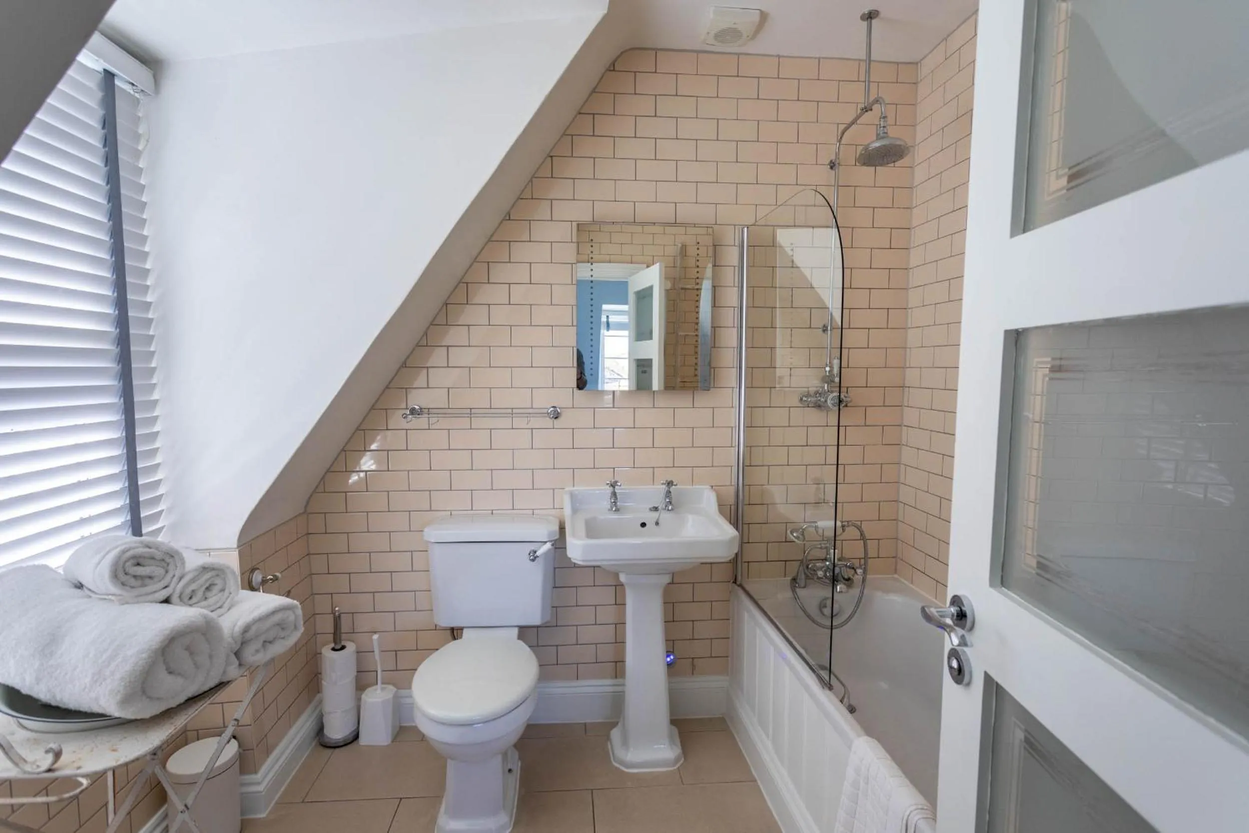 Bathroom in Lulworth Cove Inn