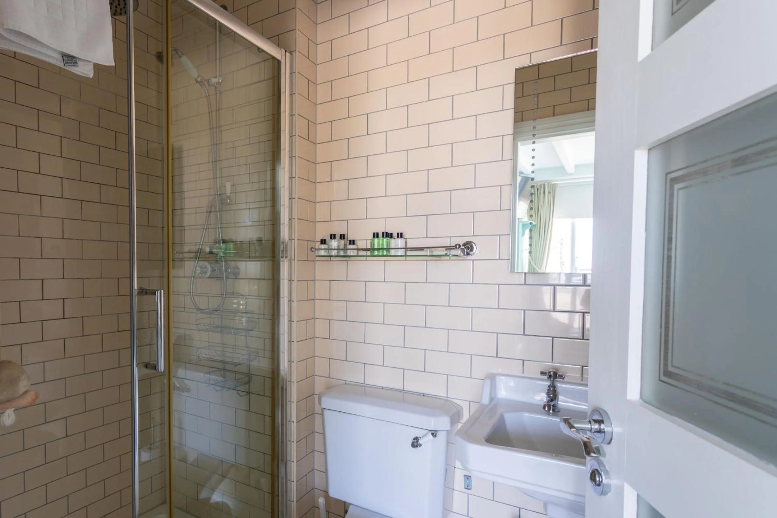 Bathroom in Lulworth Cove Inn