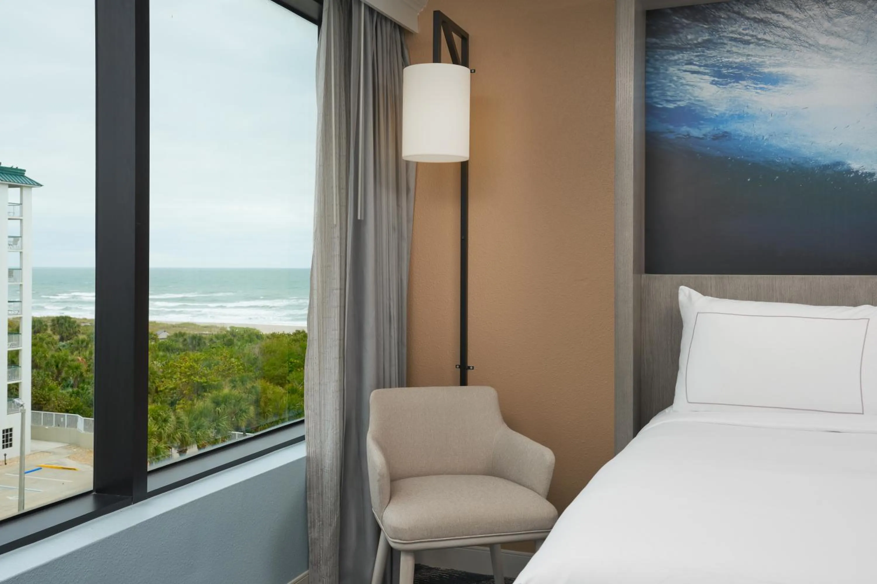Bedroom, Bed in Hilton Cocoa Beach Oceanfront