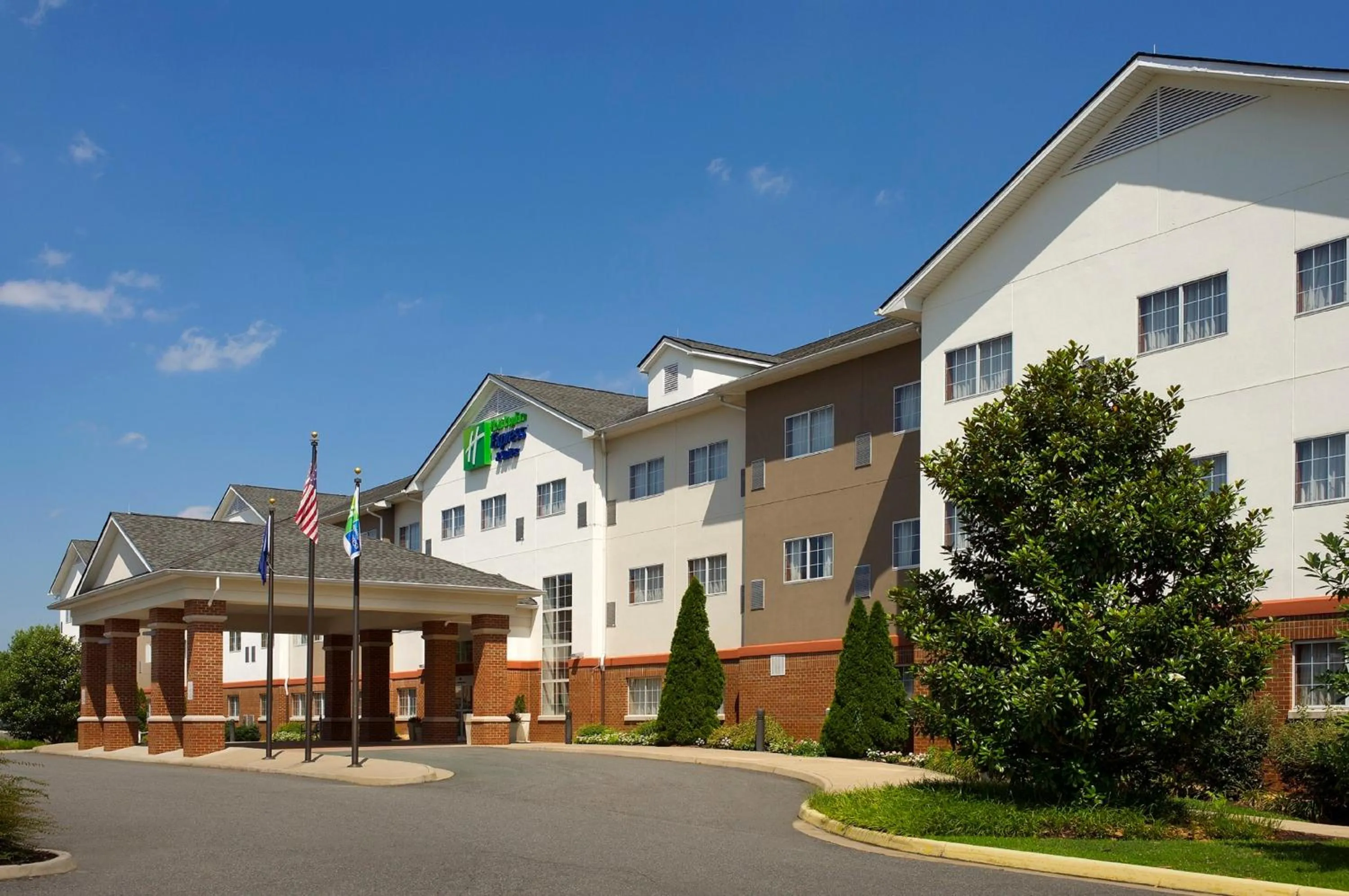 Property building in Holiday Inn Express & Suites Charlottesville - Ruckersville by IHG