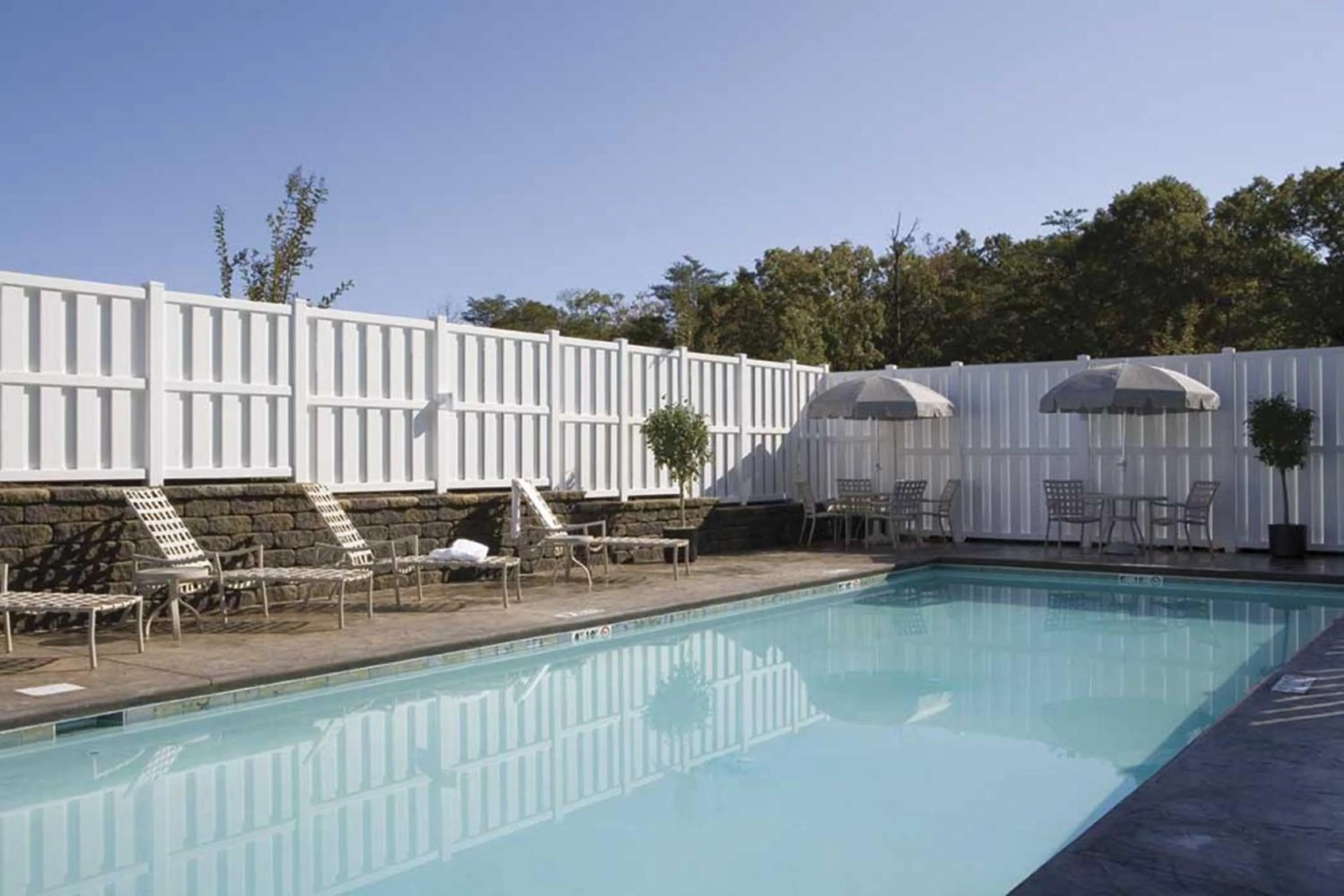 Swimming pool in Holiday Inn Express & Suites Charlottesville - Ruckersville by IHG