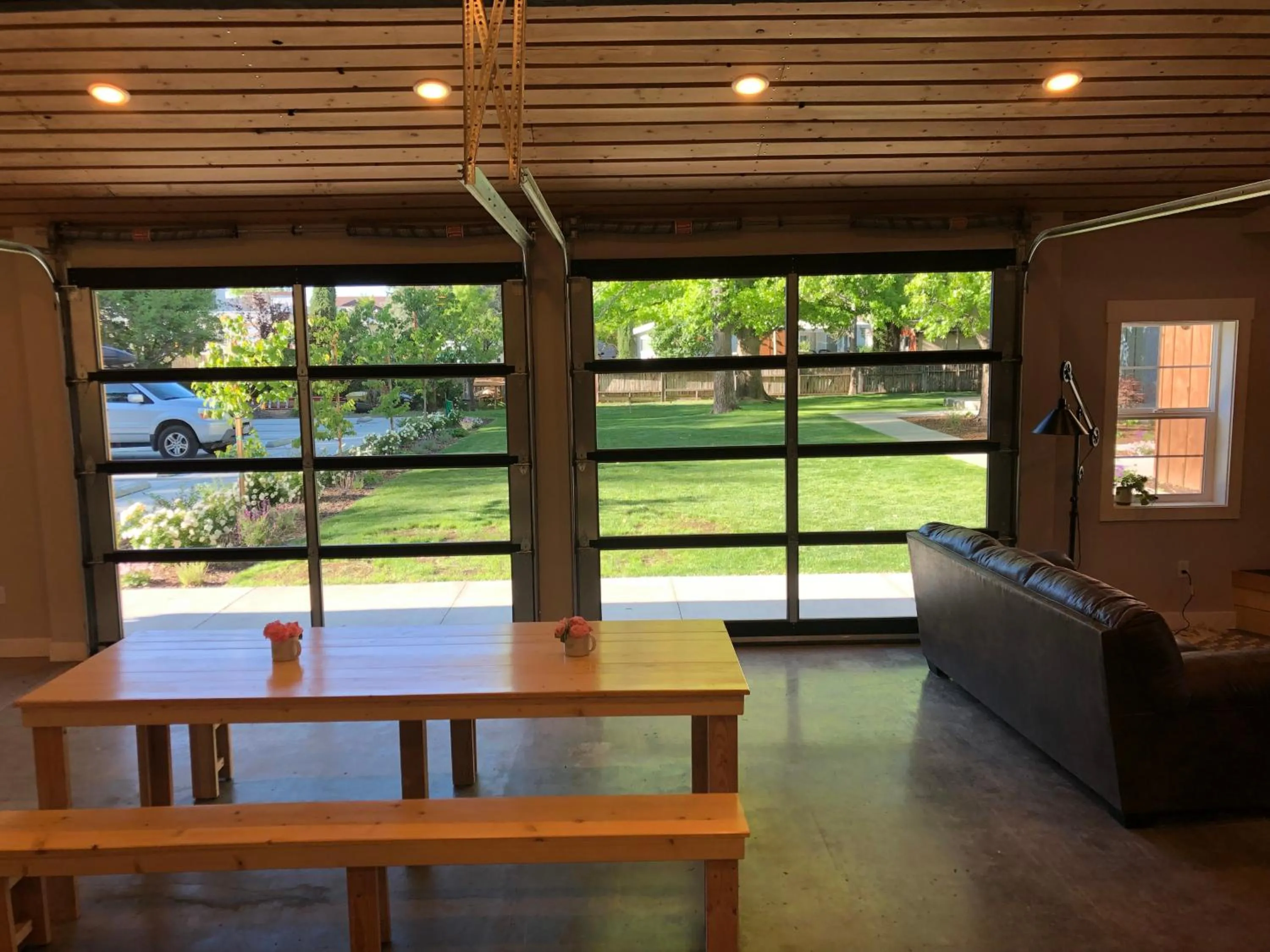 Dining area in Eastside Guesthouse and Bivy