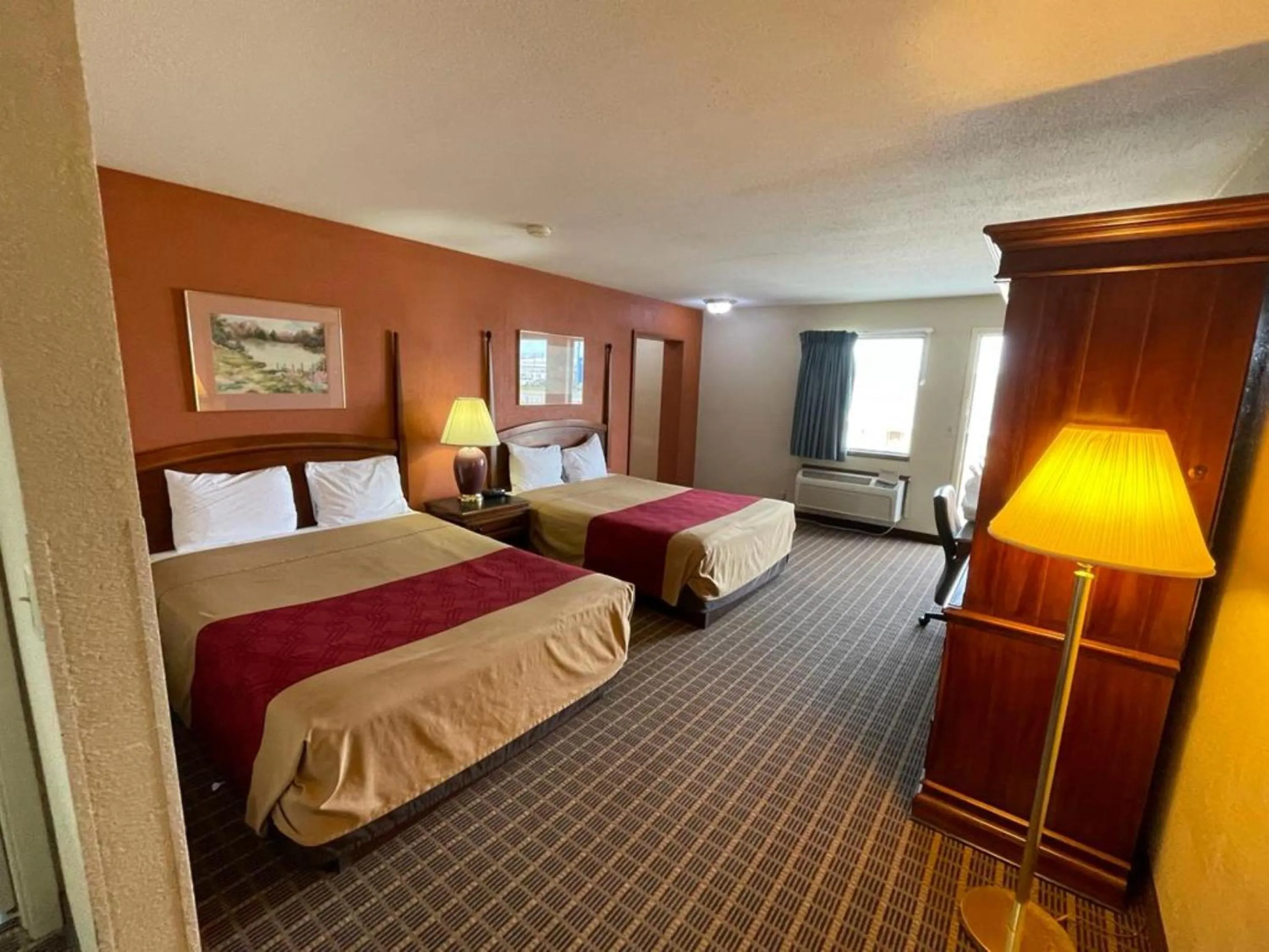 Bed in Knights Inn & Suites Emporia