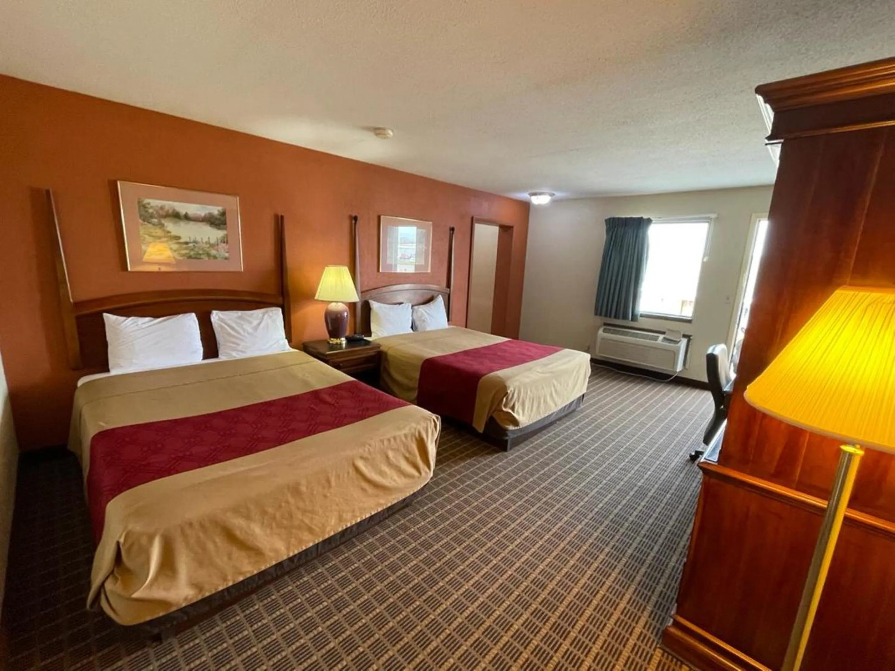 Bed in Knights Inn & Suites Emporia