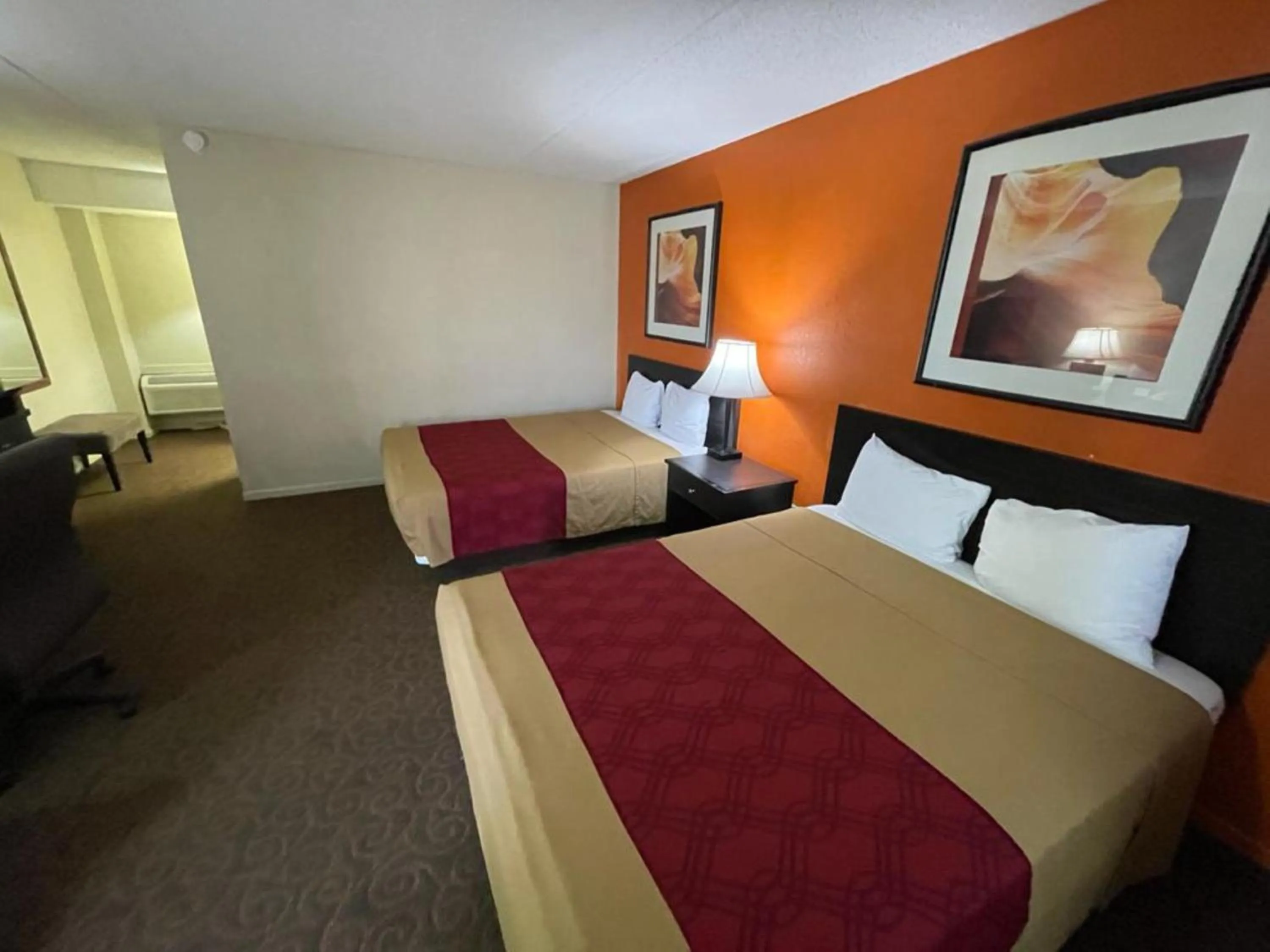 Bed in Knights Inn & Suites Emporia