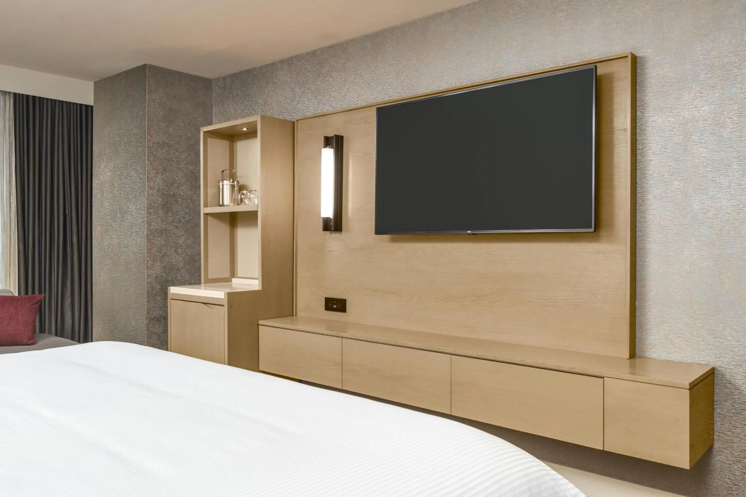 Photo of the whole room, Bed in The Westin Tysons Corner