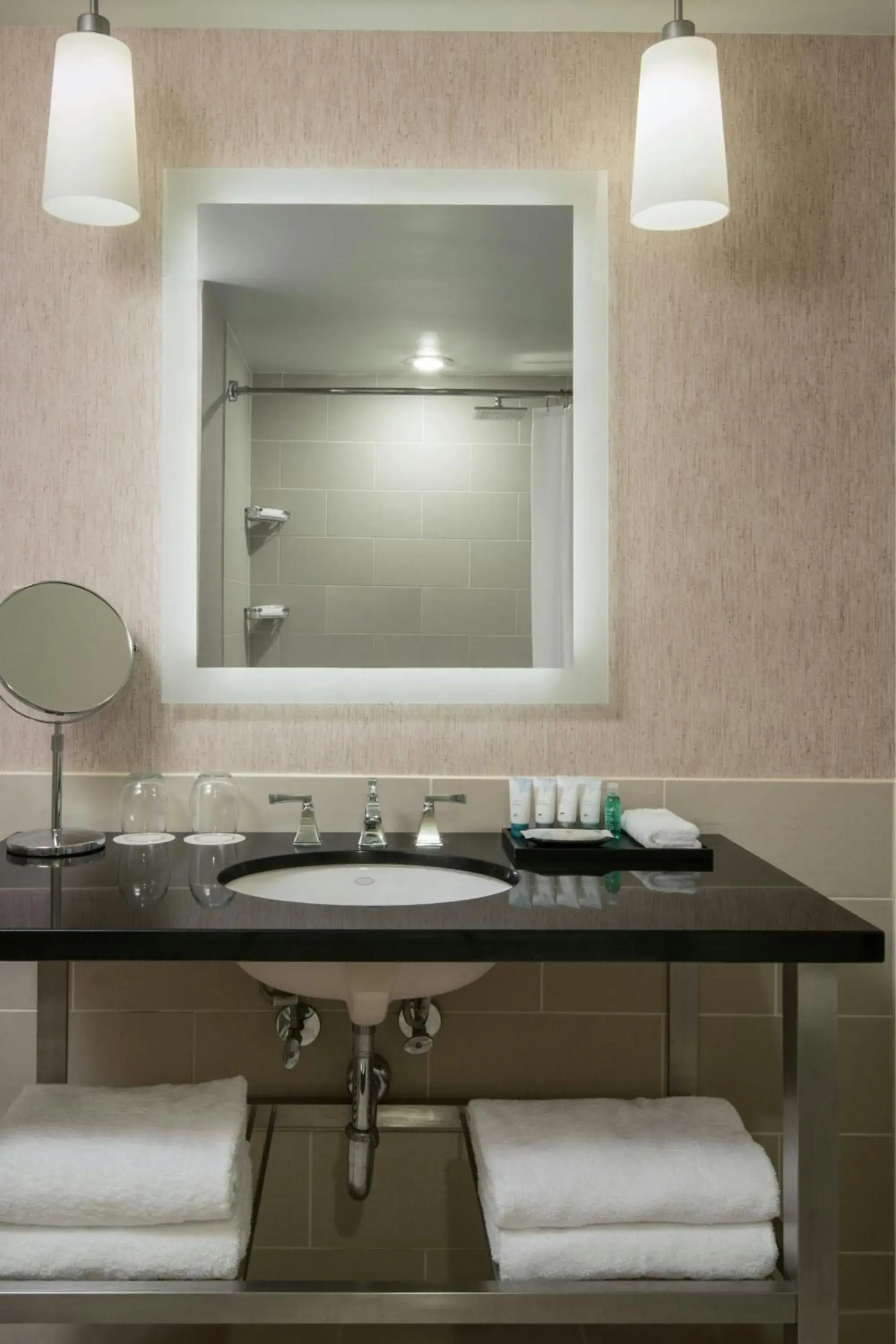 Guest room, 1 Queen in The Westin Tysons Corner Guest room, 1 Queen in The Westin Tysons Corner