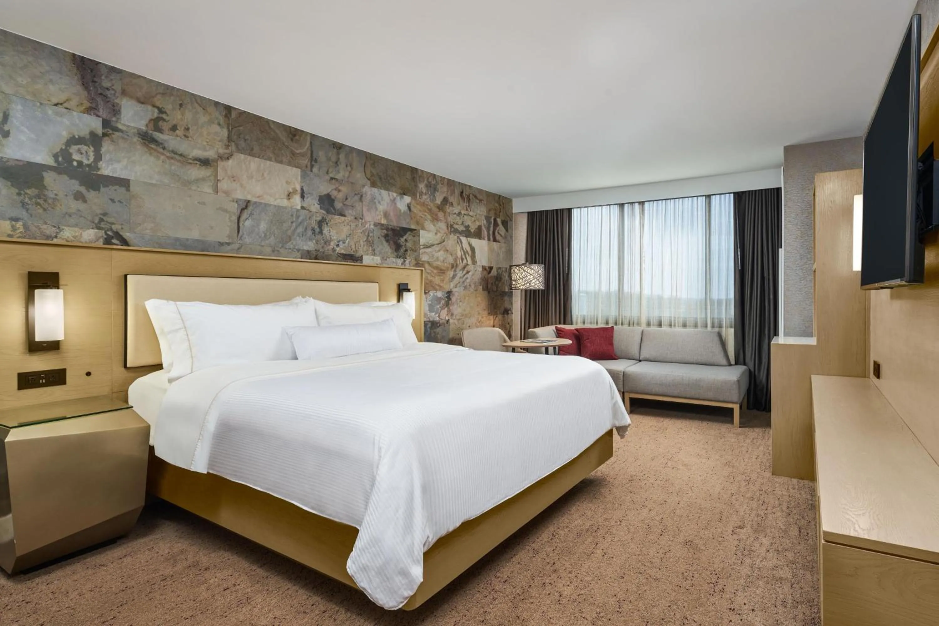 Photo of the whole room, Bed in The Westin Tysons Corner