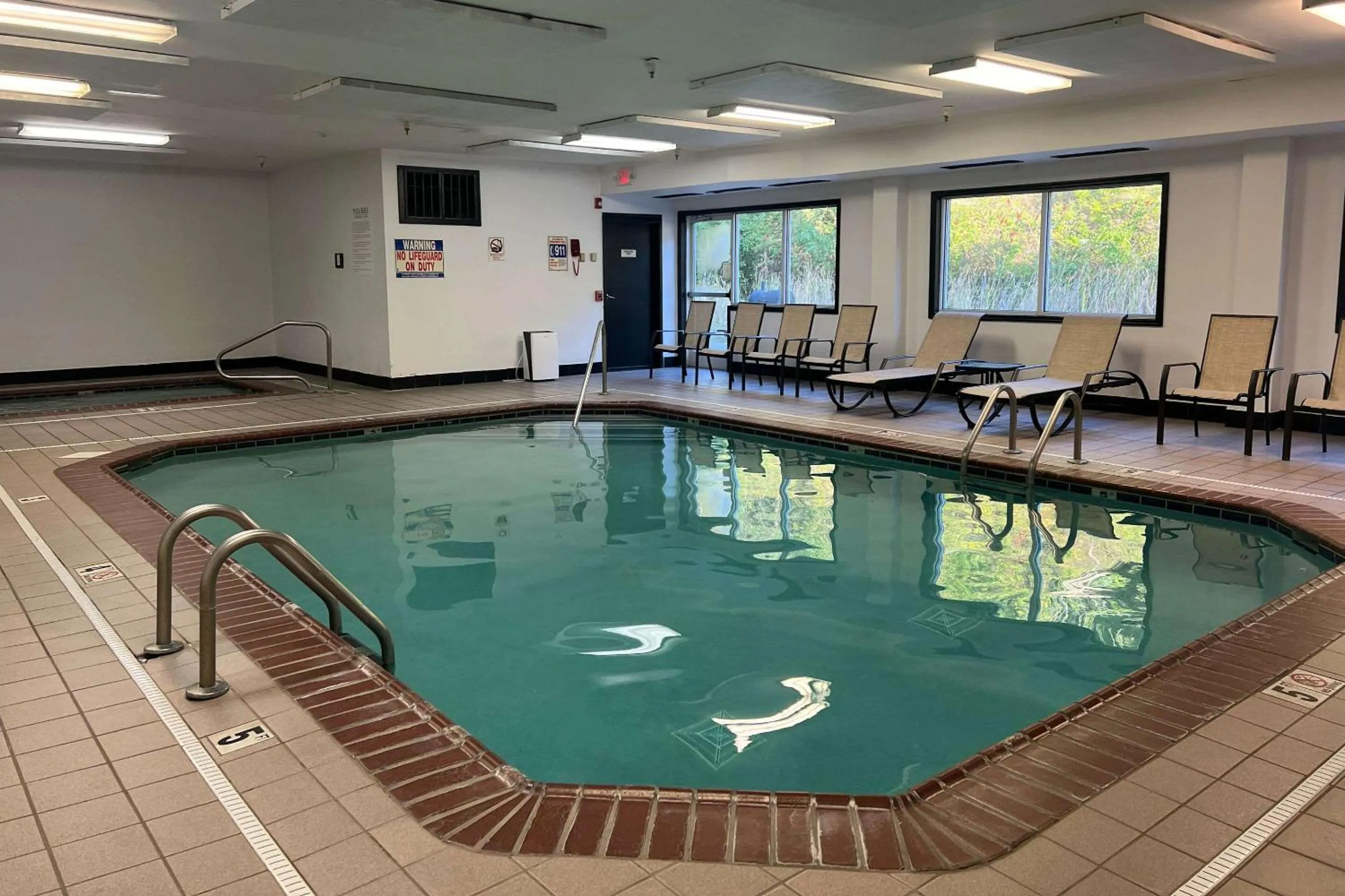 Swimming pool in Quality Inn