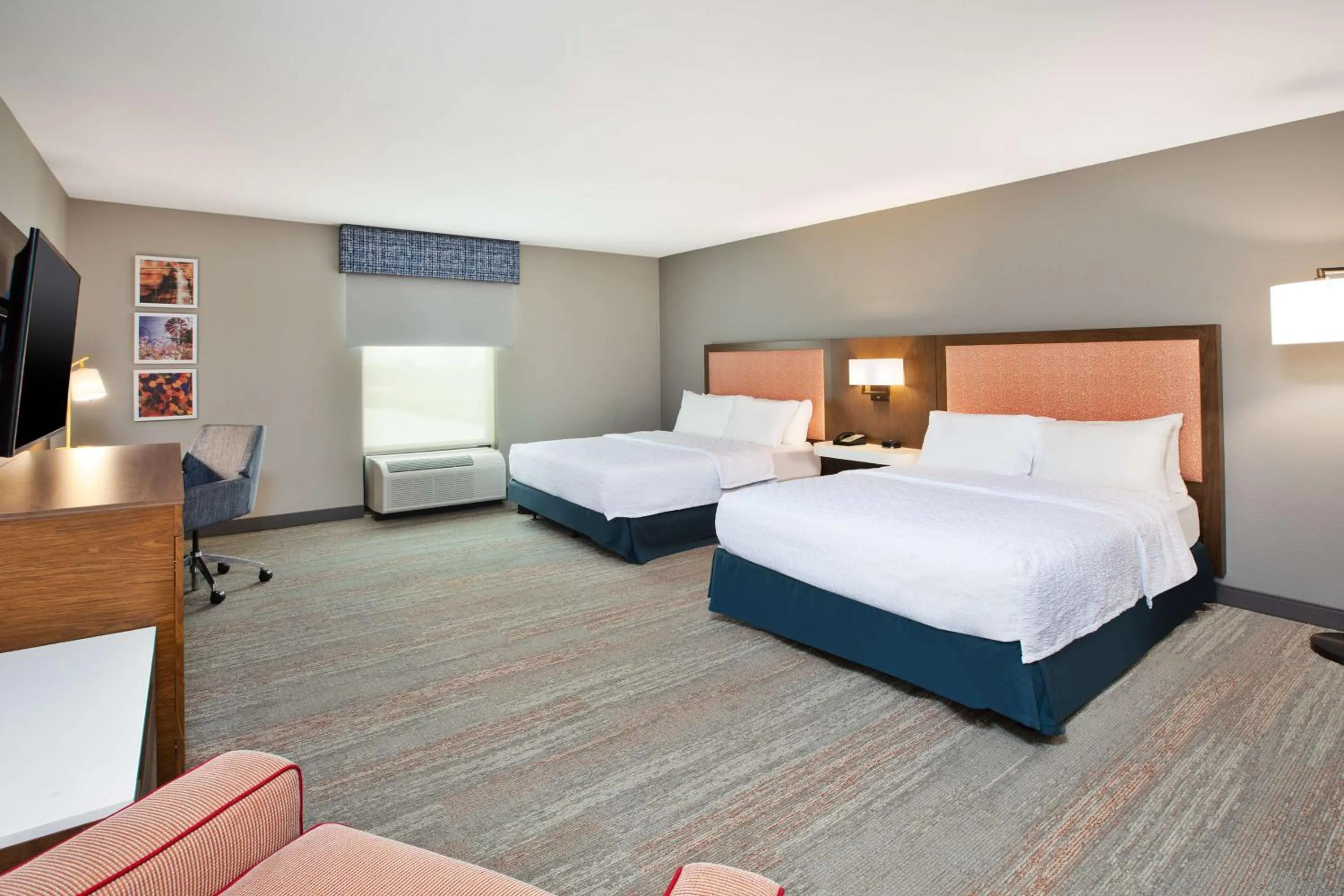 Bed in Hampton Inn Clinton