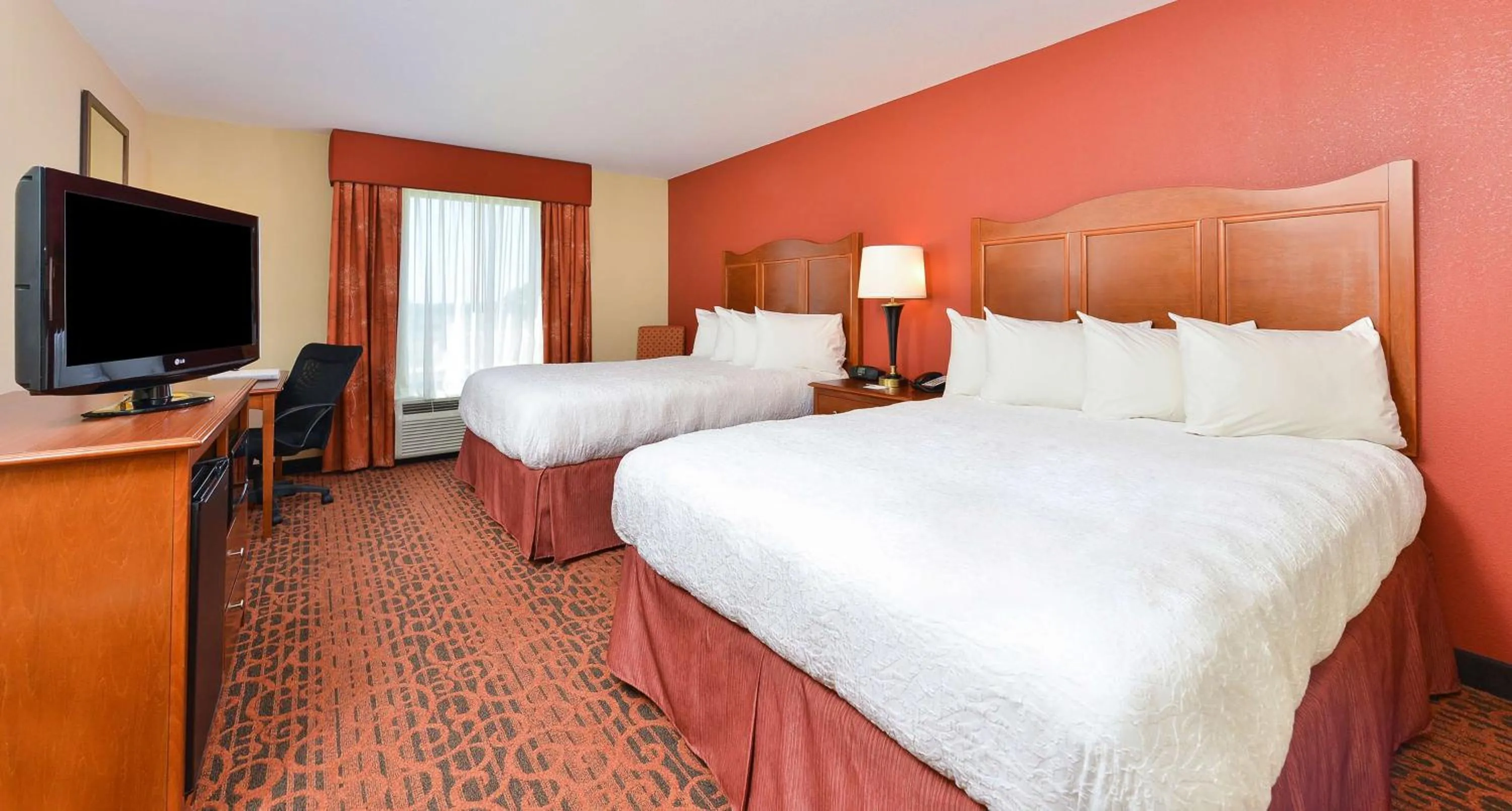 Bedroom, Bed in Hampton Inn Clinton