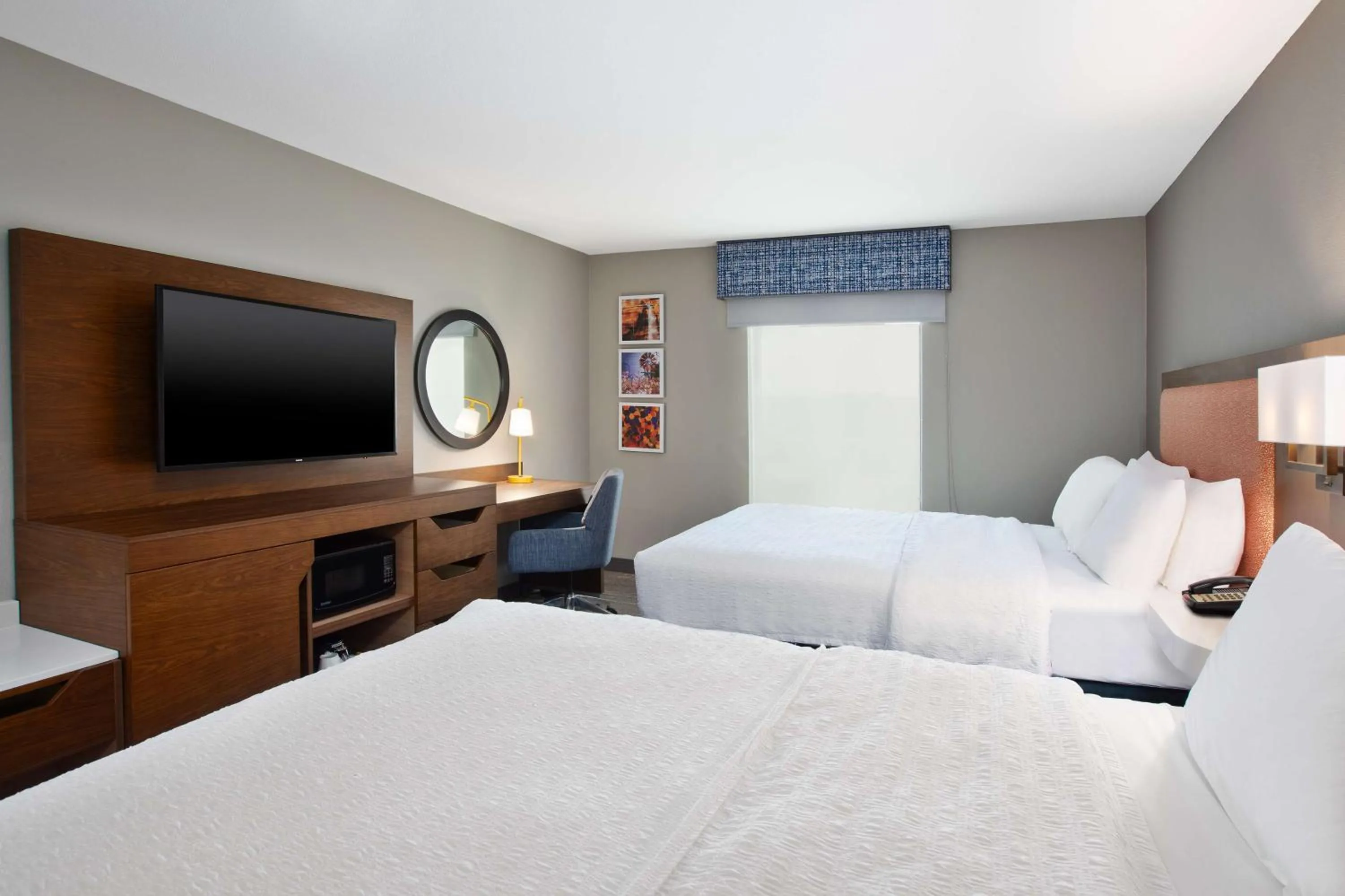 Bedroom, Bed in Hampton Inn Clinton