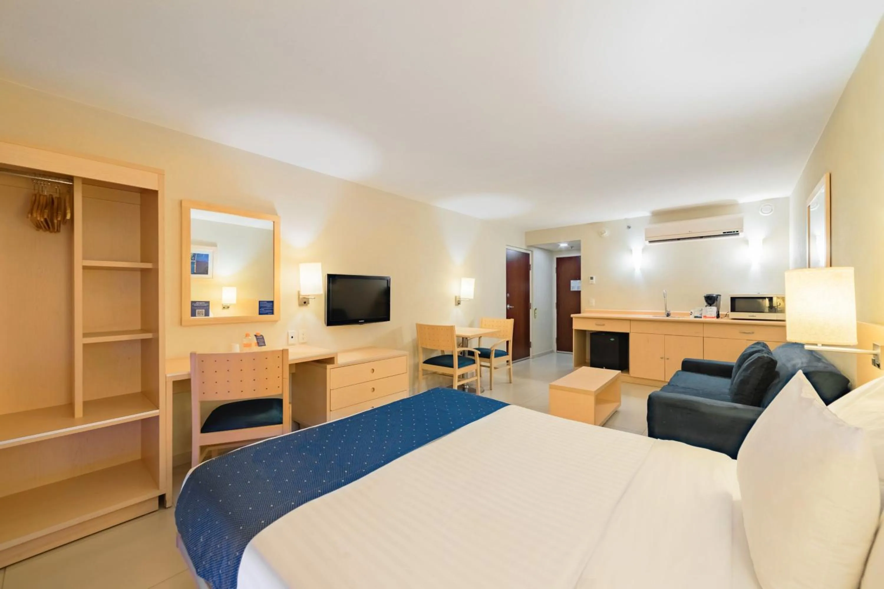 Bedroom, Bed in City Express by Marriott Villahermosa