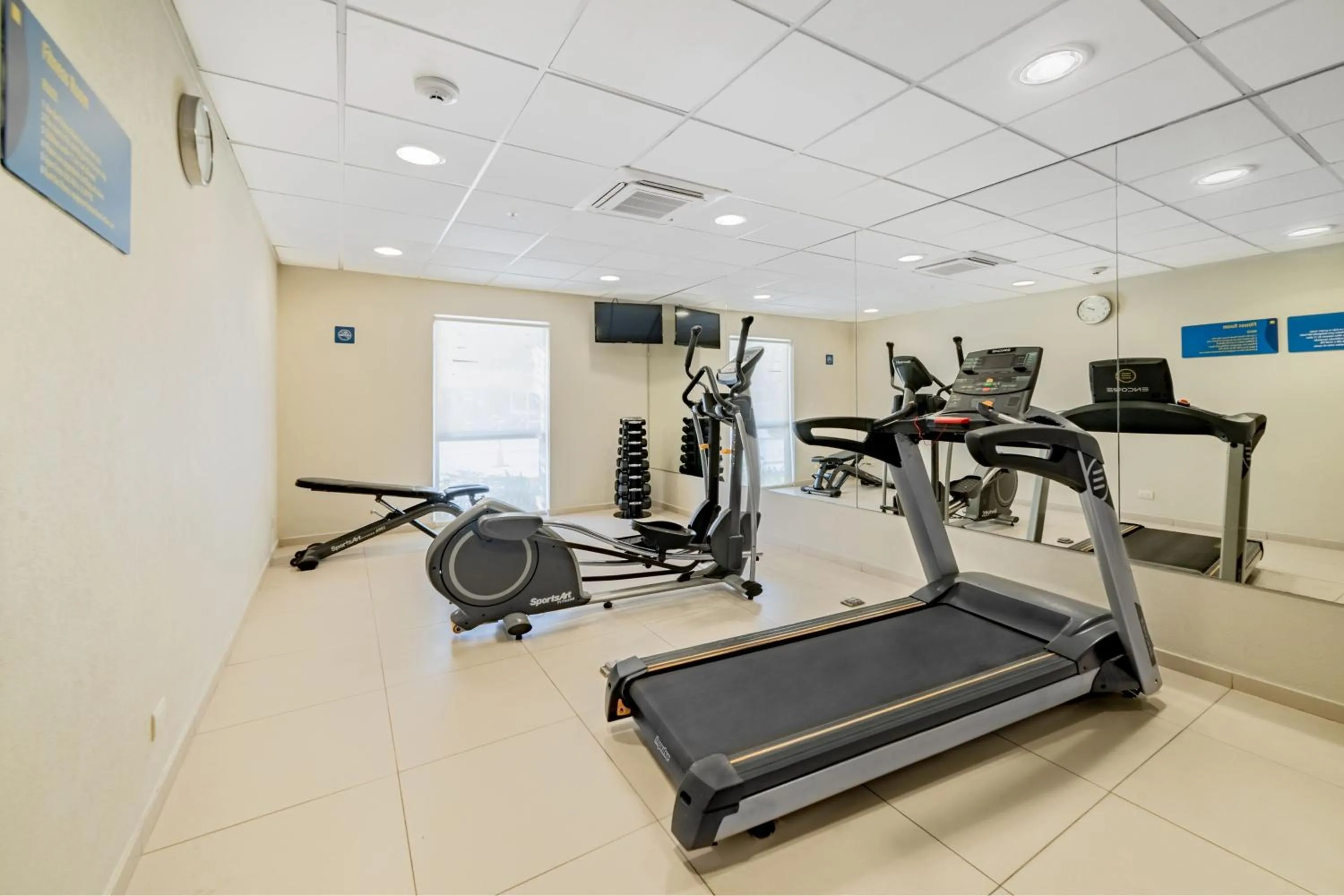 Fitness centre/facilities in City Express by Marriott Villahermosa