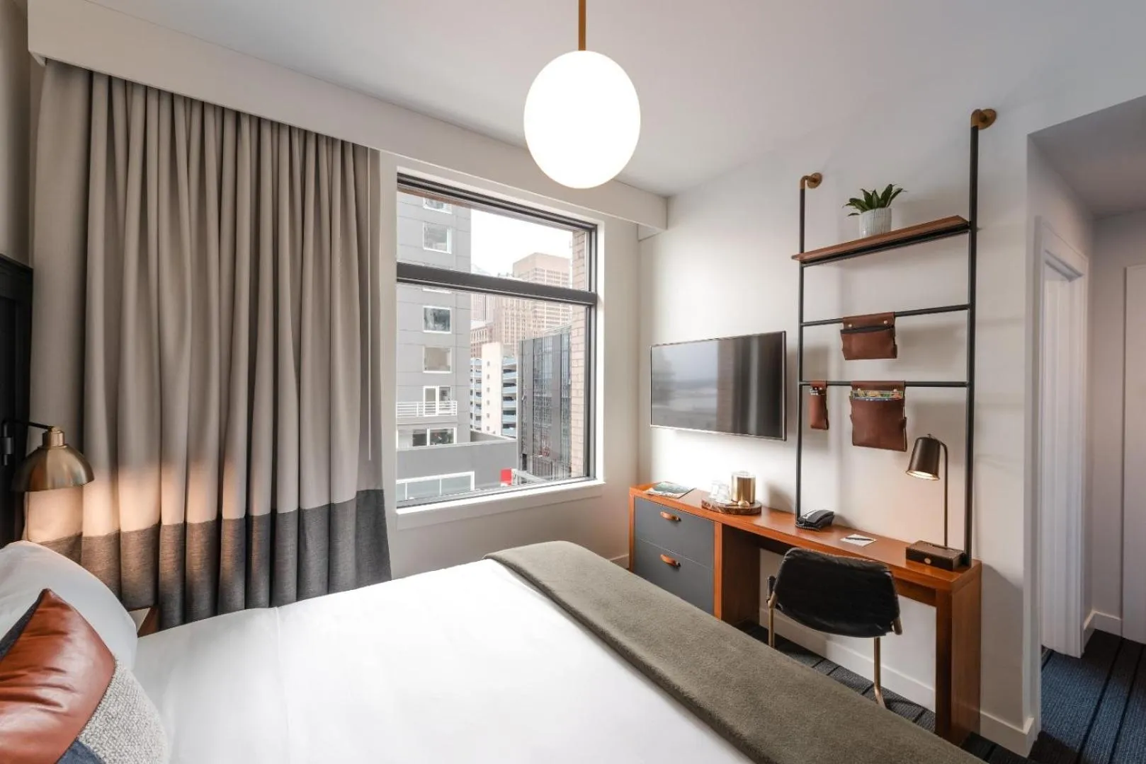 Bedroom, Bed in The State Hotel