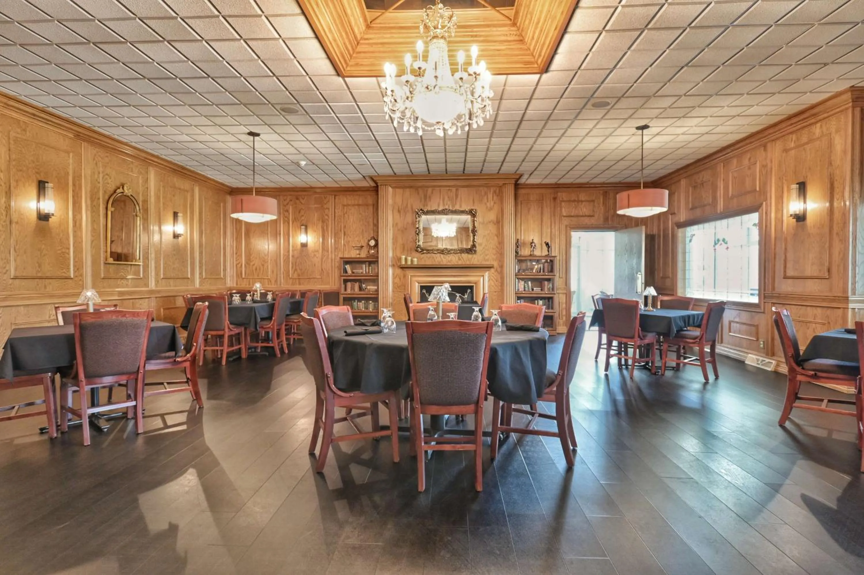 Restaurant/places to eat in Four Seasons Island Resort