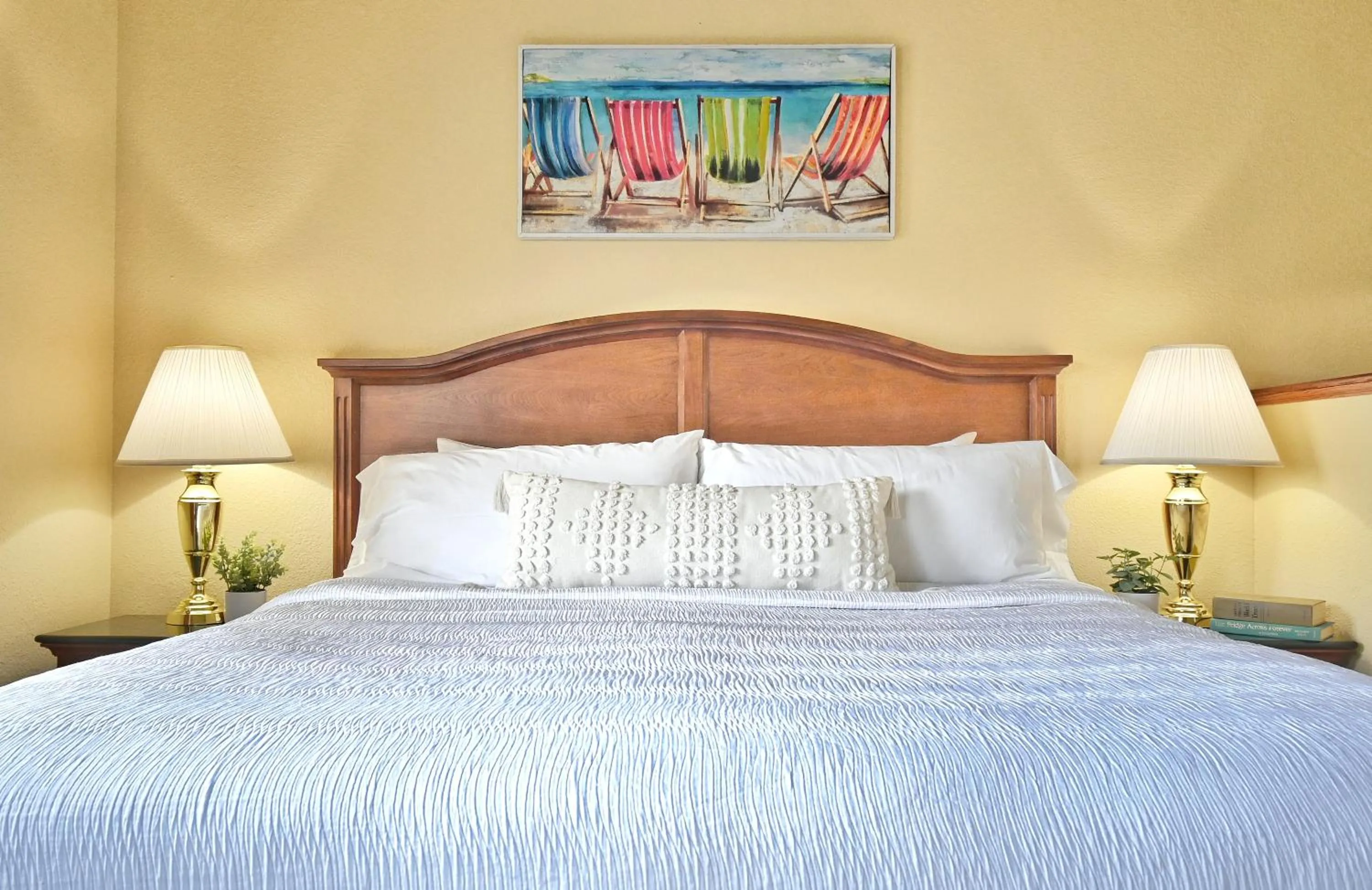 Bed in Four Seasons Island Resort