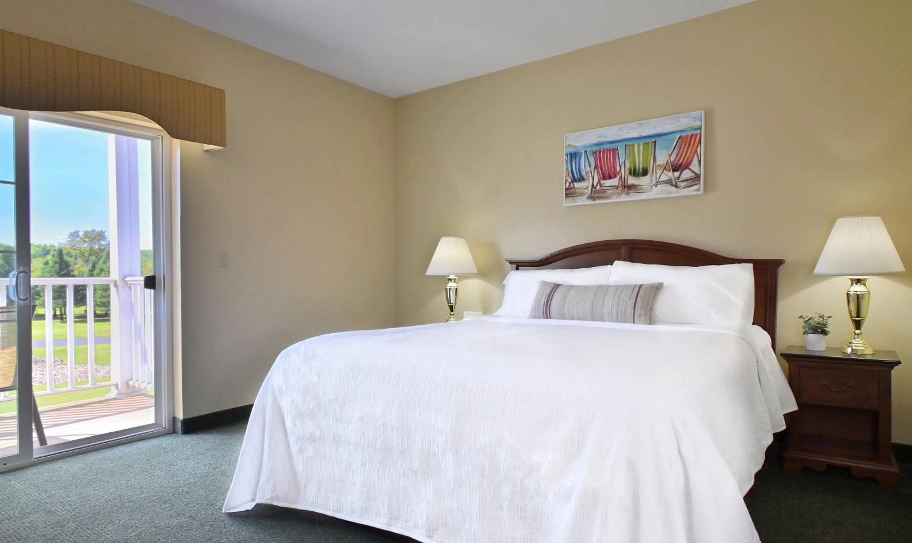 Bed in Four Seasons Island Resort