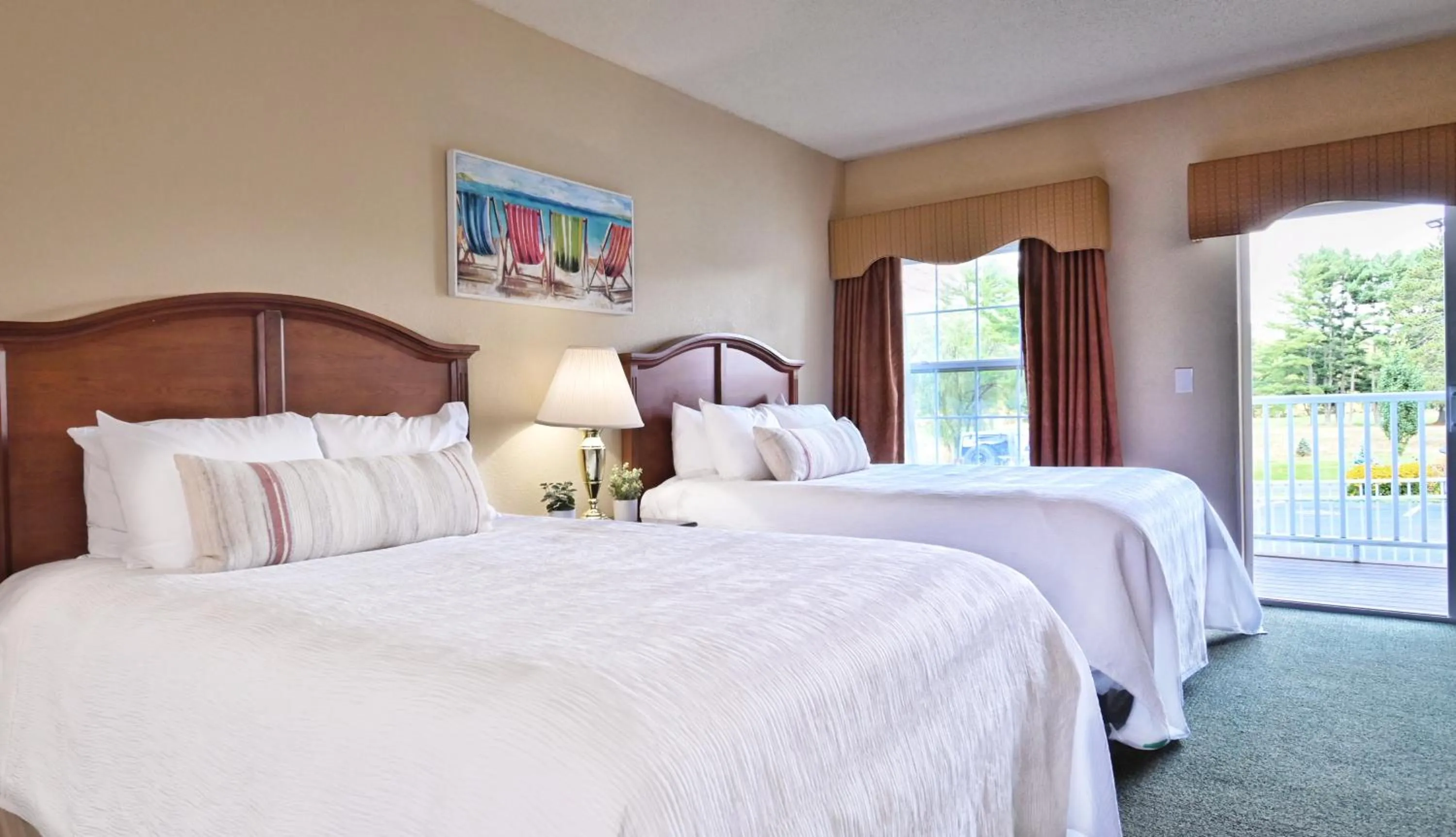 Bed in Four Seasons Island Resort