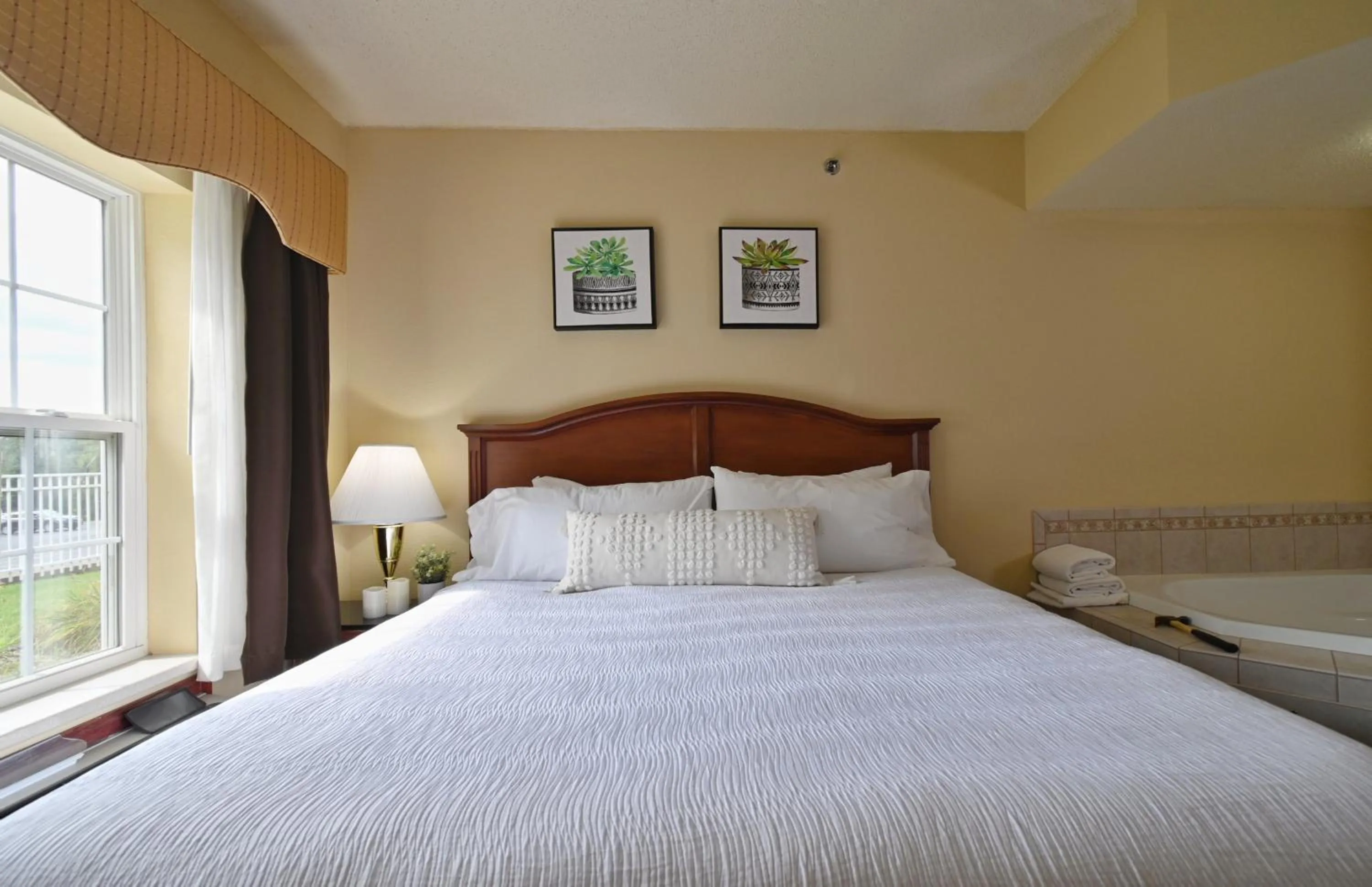 Bed in Four Seasons Island Resort