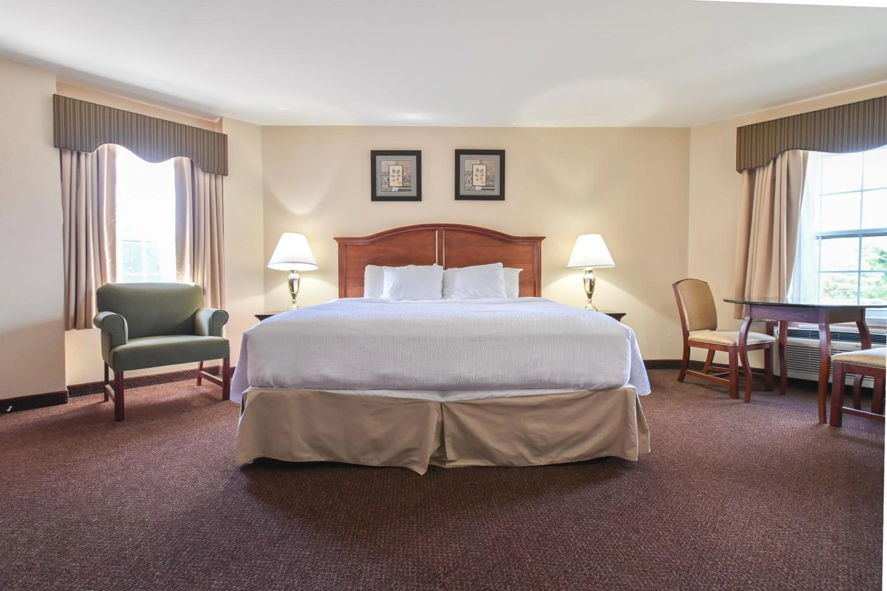 Bed in Four Seasons Island Resort