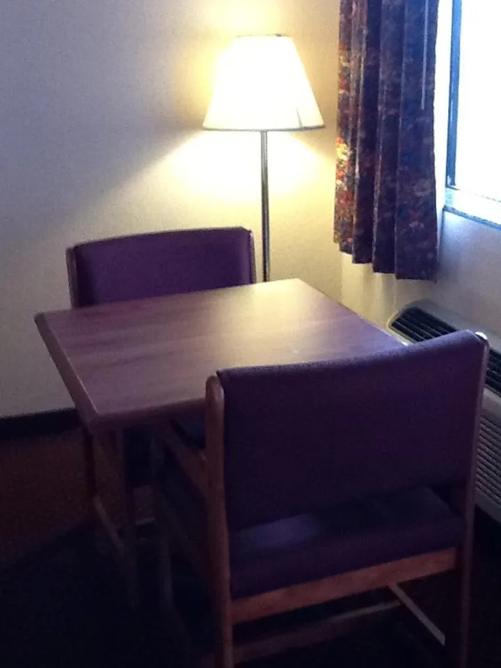 Dining Area in American Best Value Inn Springerville