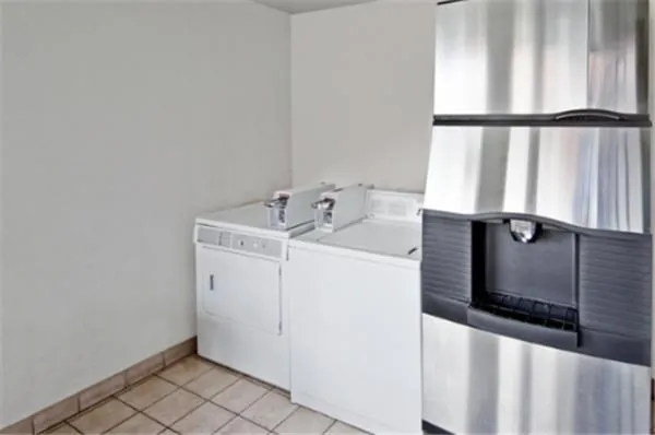 Kitchen/Kitchenette in American Best Value Inn Springerville