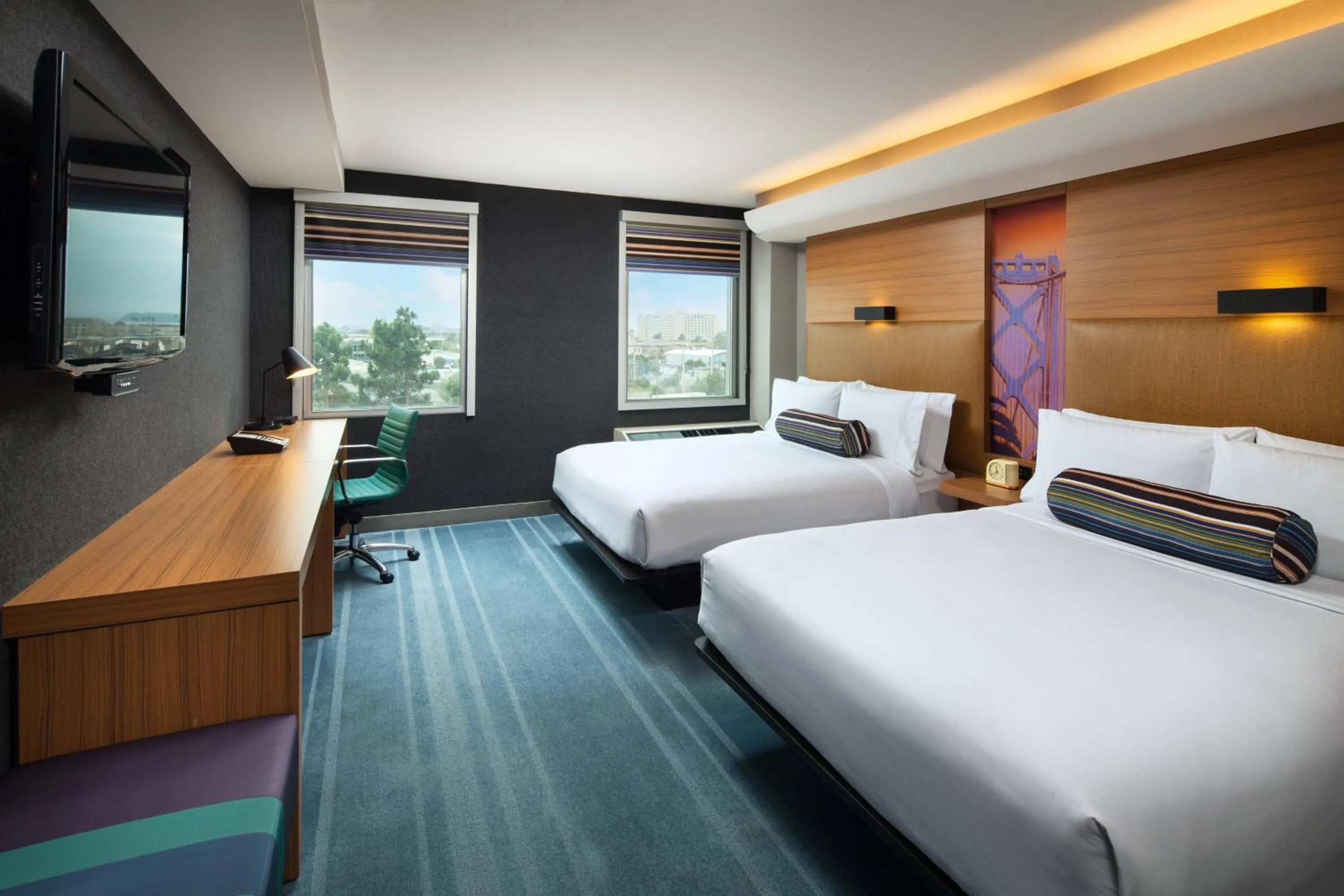 Bed in Aloft San Francisco Airport