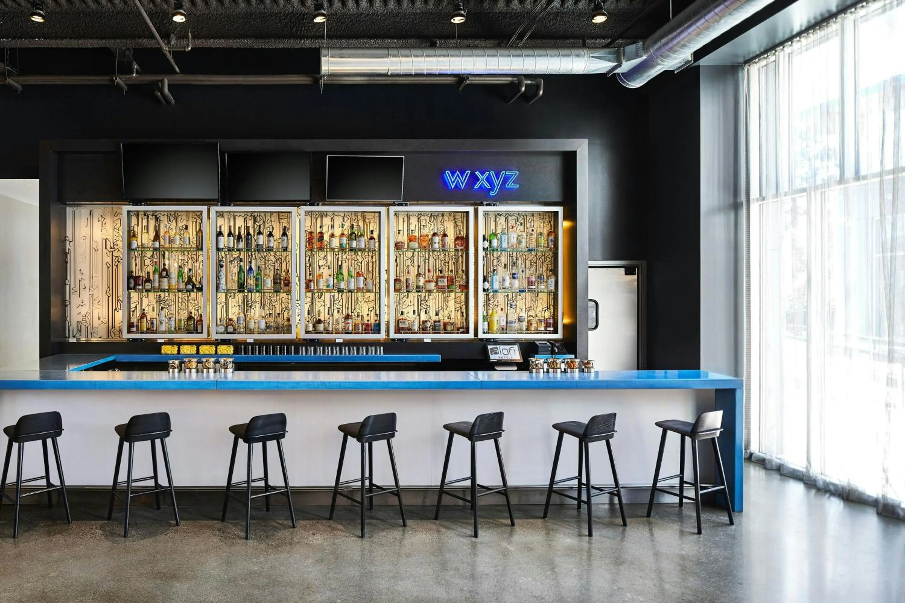 Lounge or bar in Aloft San Francisco Airport
