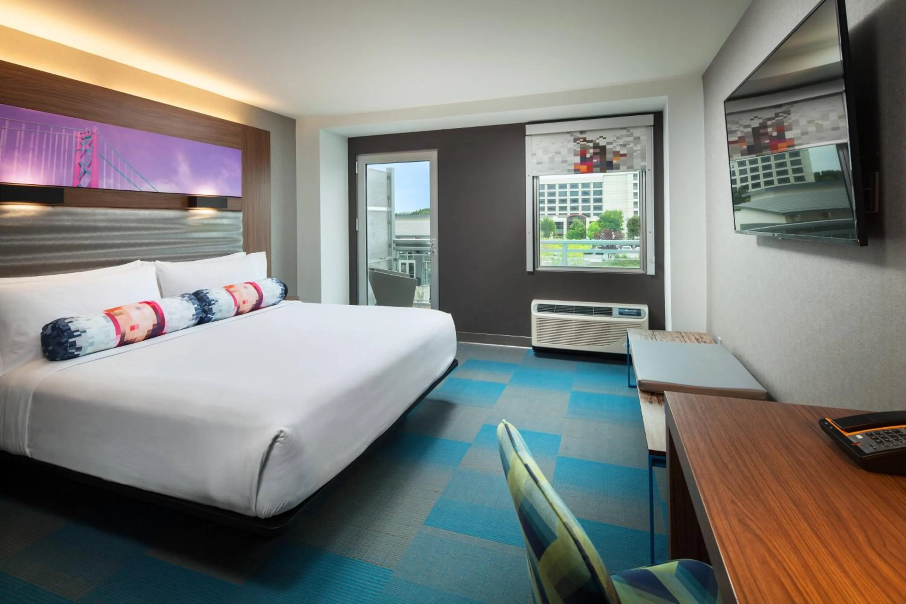 Photo of the whole room, Bed in Aloft San Francisco Airport
