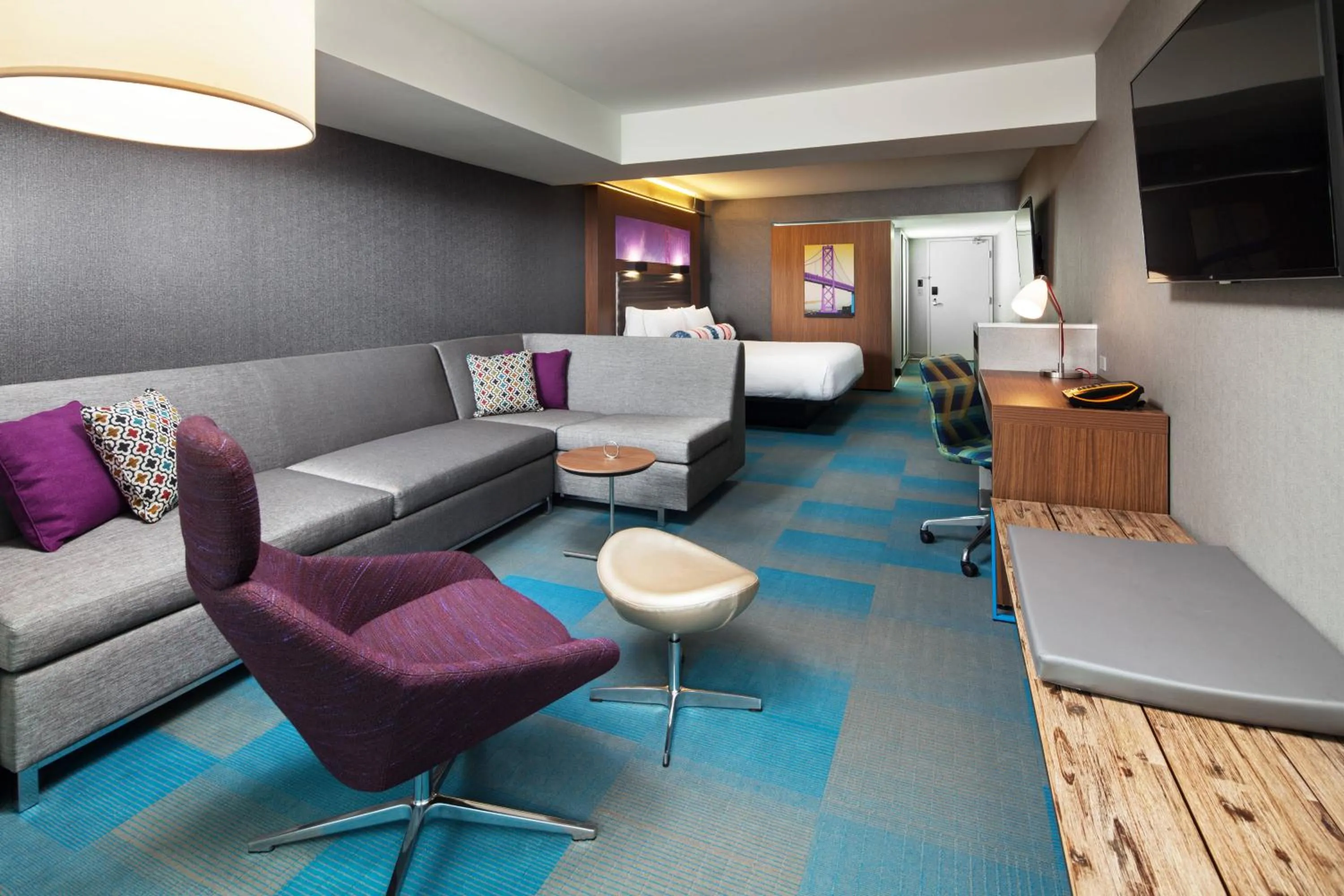 Bed in Aloft San Francisco Airport