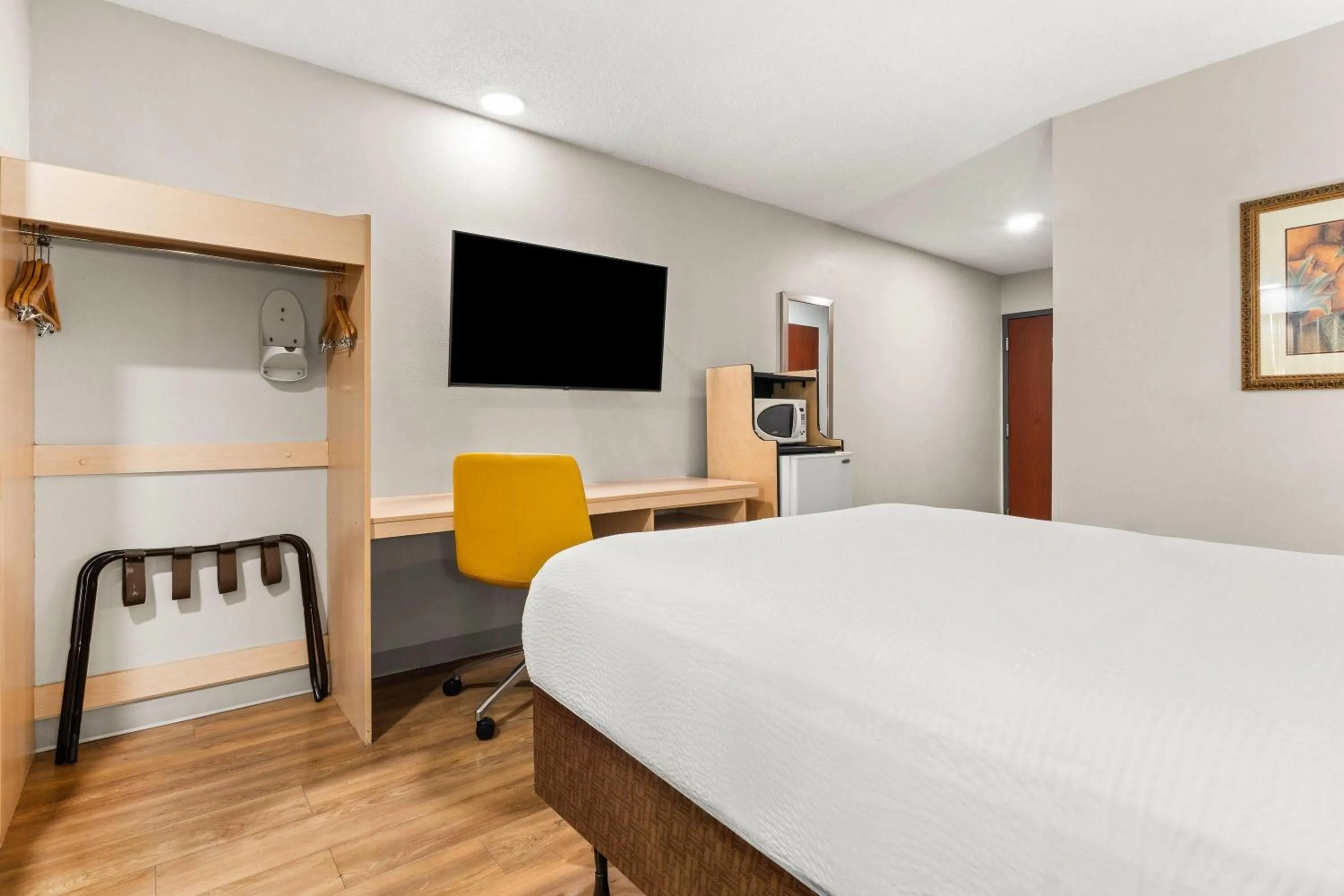 Bed in Microtel Inn and Suites - Salisbury