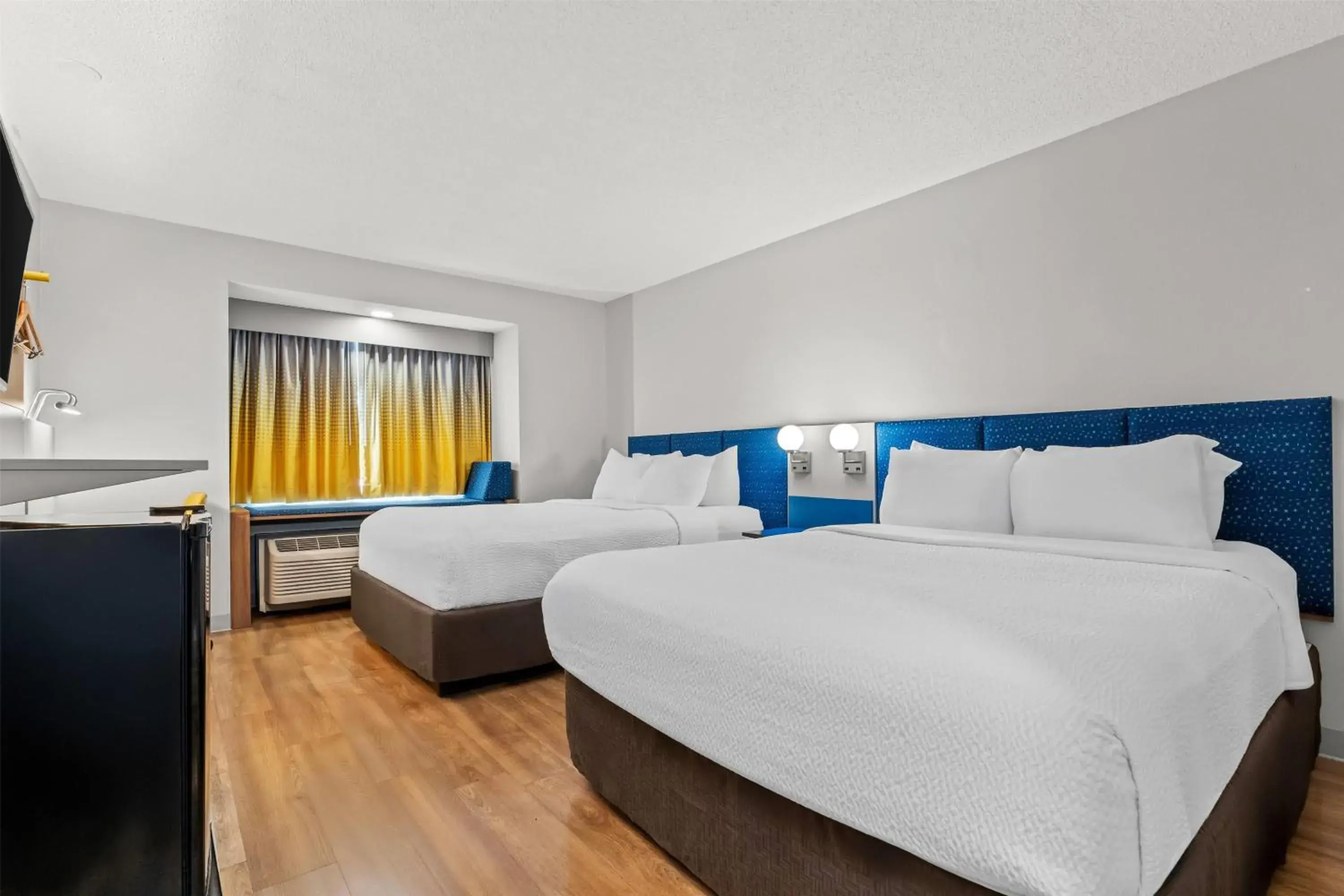 Queen Room with Two Queen Beds - Non-Smoking in Microtel Inn and Suites - Salisbury Queen Room with Two Queen Beds - Non-Smoking in Microtel Inn and Suites - Salisbury