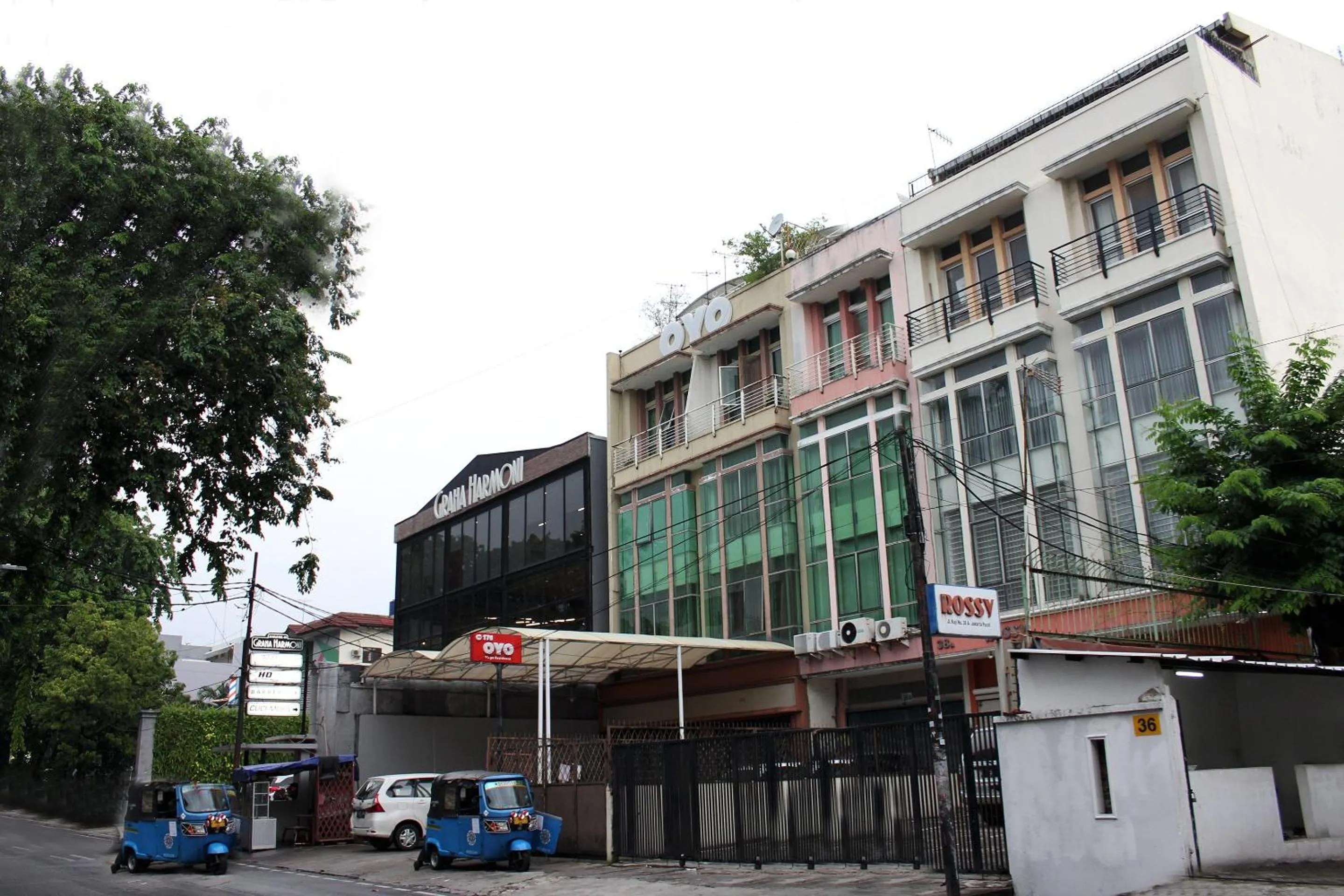 Facade/entrance in OYO 176 Near Cideng Virgo Residence