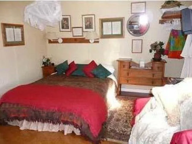 Photo of the whole room, Bed in Bethells Beach Cottages
