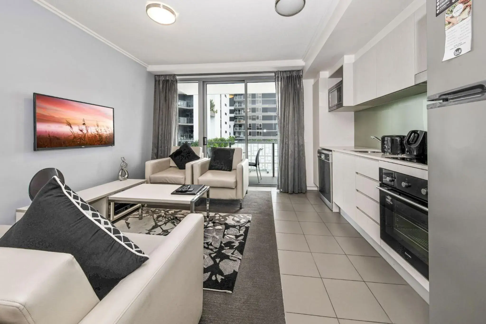 Two-Bedroom Apartment with Two Bathrooms in The Capitol Apartments Two-Bedroom Apartment with Two Bathrooms in The Capitol Apartments