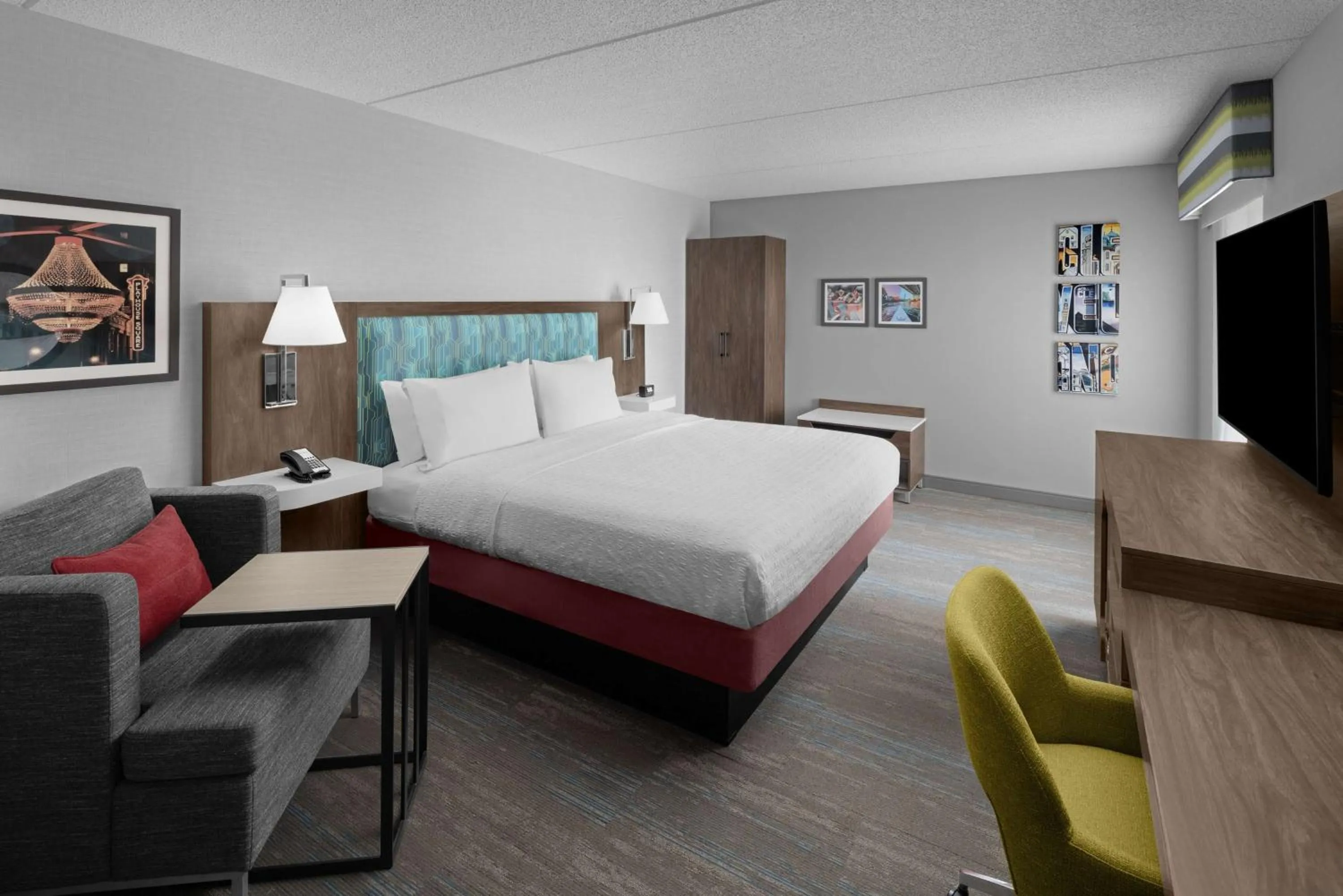 Bed in Hampton Inn Cleveland-Downtown