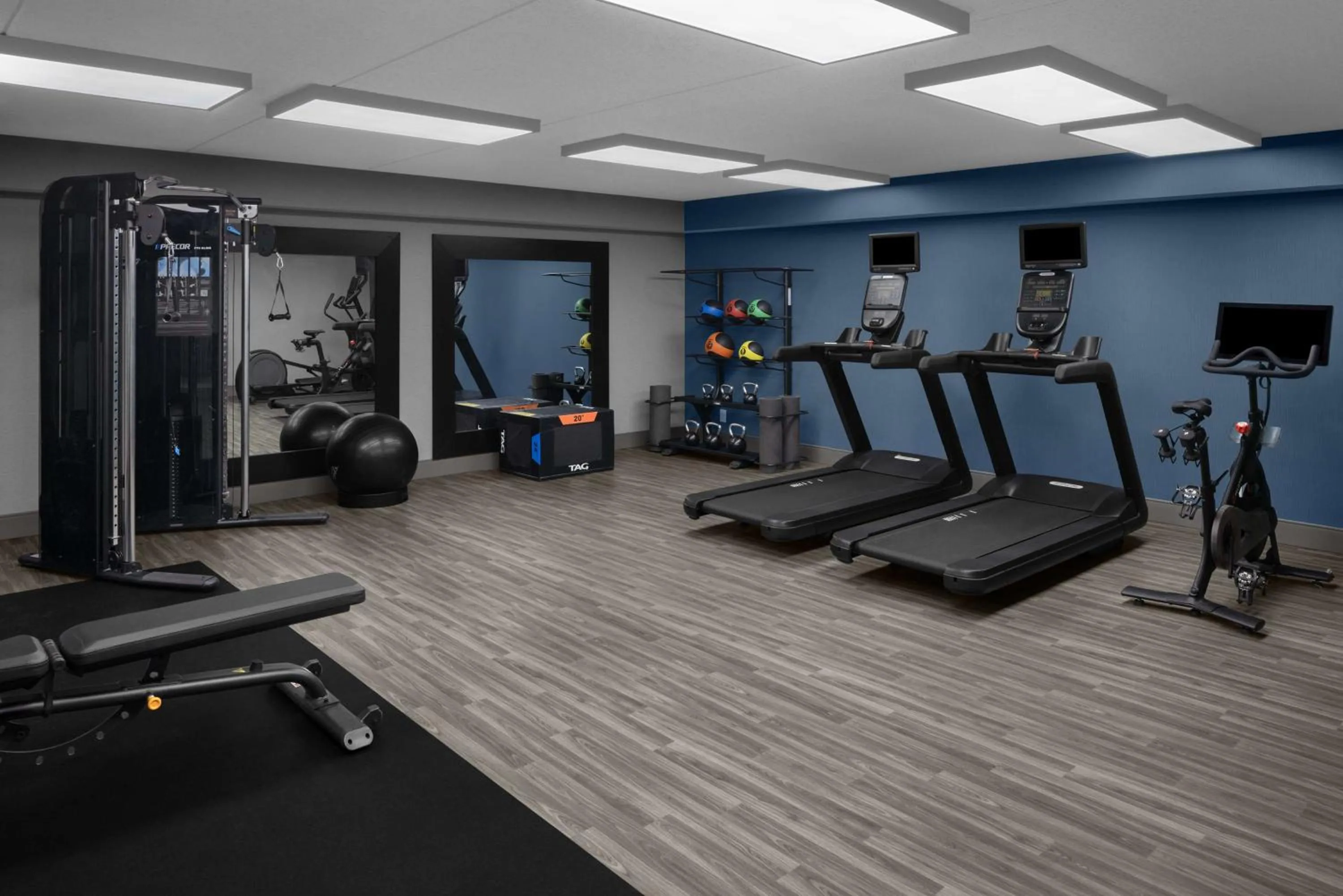 Fitness centre/facilities in Hampton Inn Cleveland-Downtown