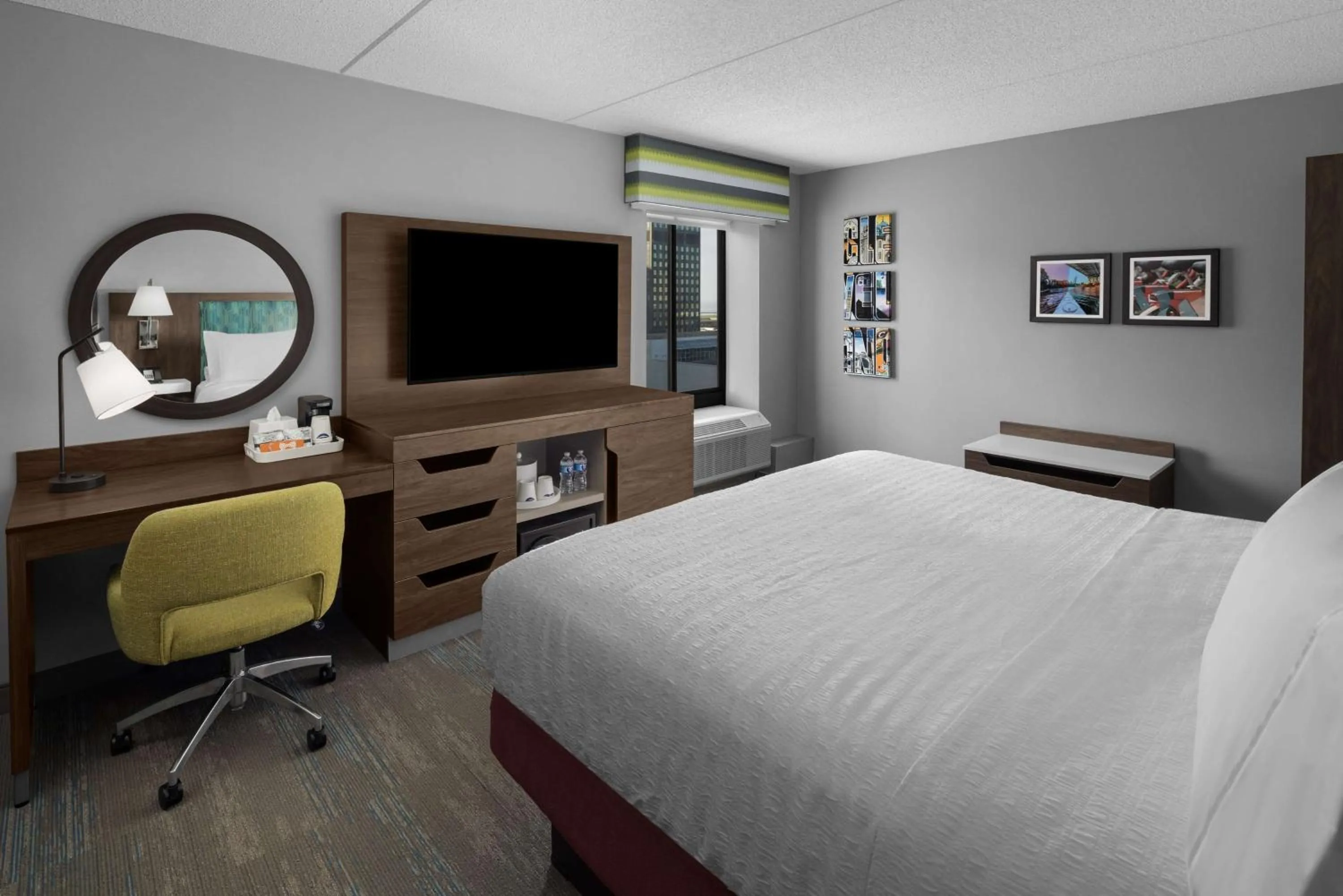 Bedroom, Bed in Hampton Inn Cleveland-Downtown