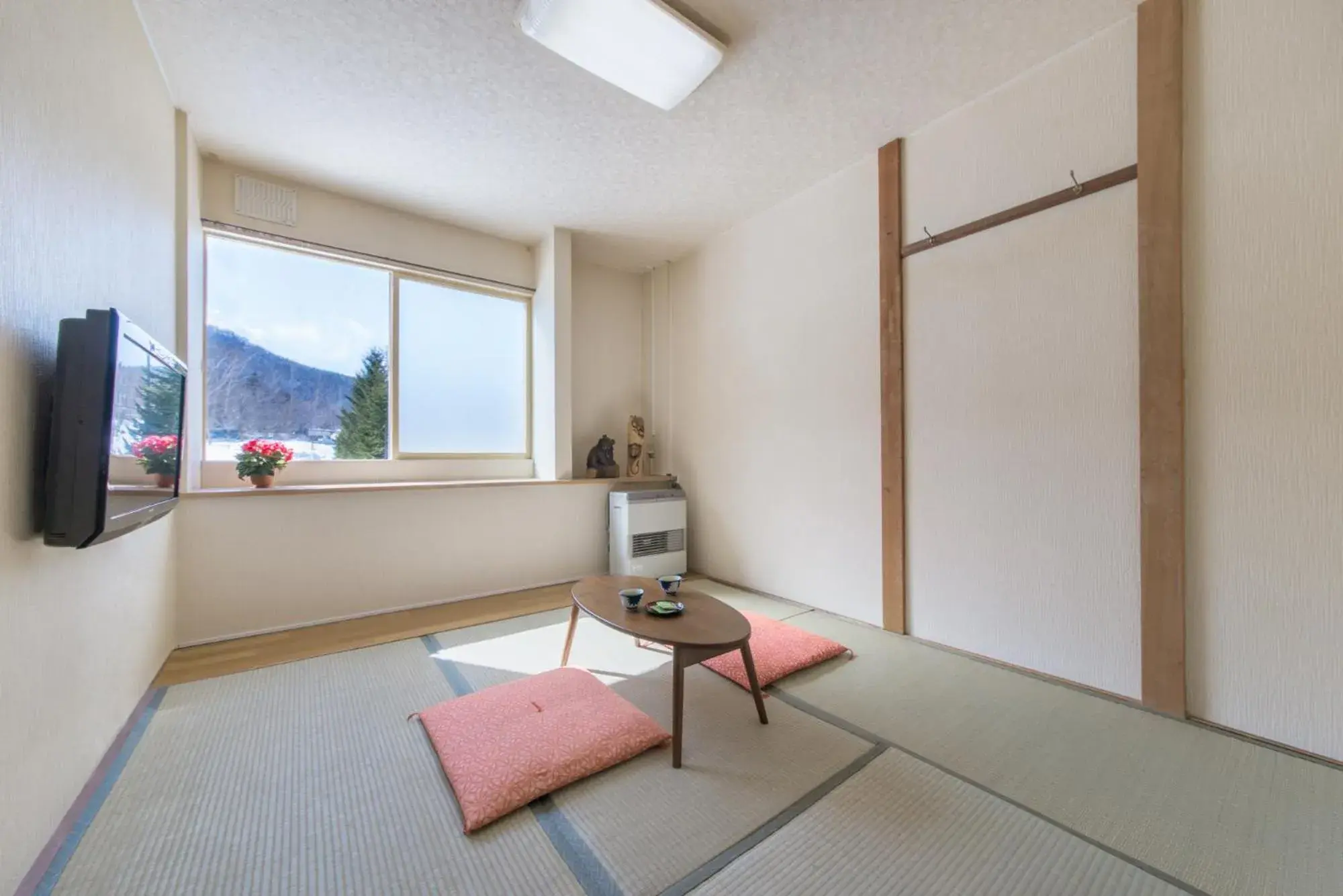 Economy Japanese-Style Room-Main BLD with Shared Bathroom - single occupancy - Smoking in Shiretoko Village Economy Japanese-Style Room-Main BLD with Shared Bathroom - single occupancy - Smoking in Shiretoko Village