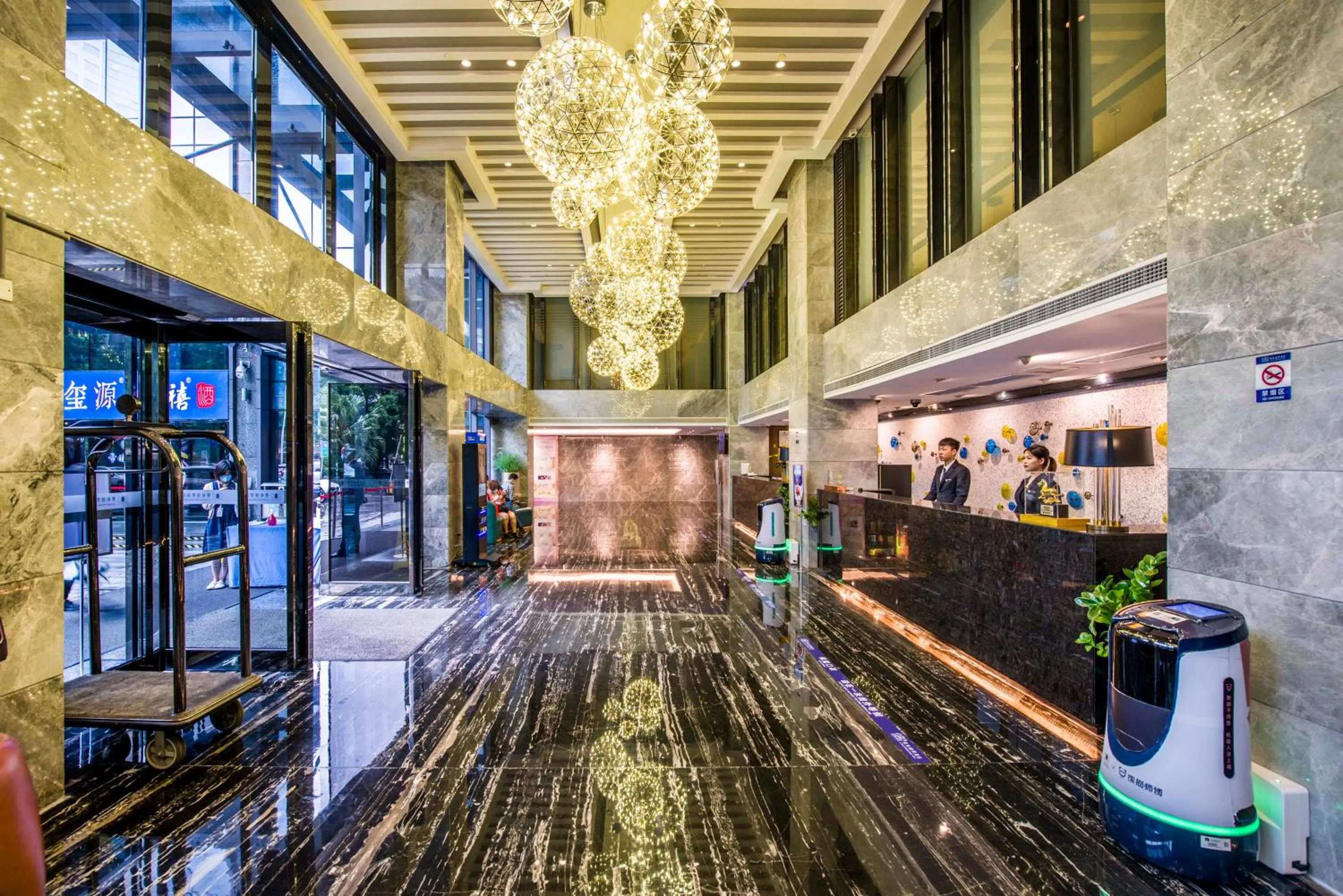 Lobby or reception in La Perle International Hotel