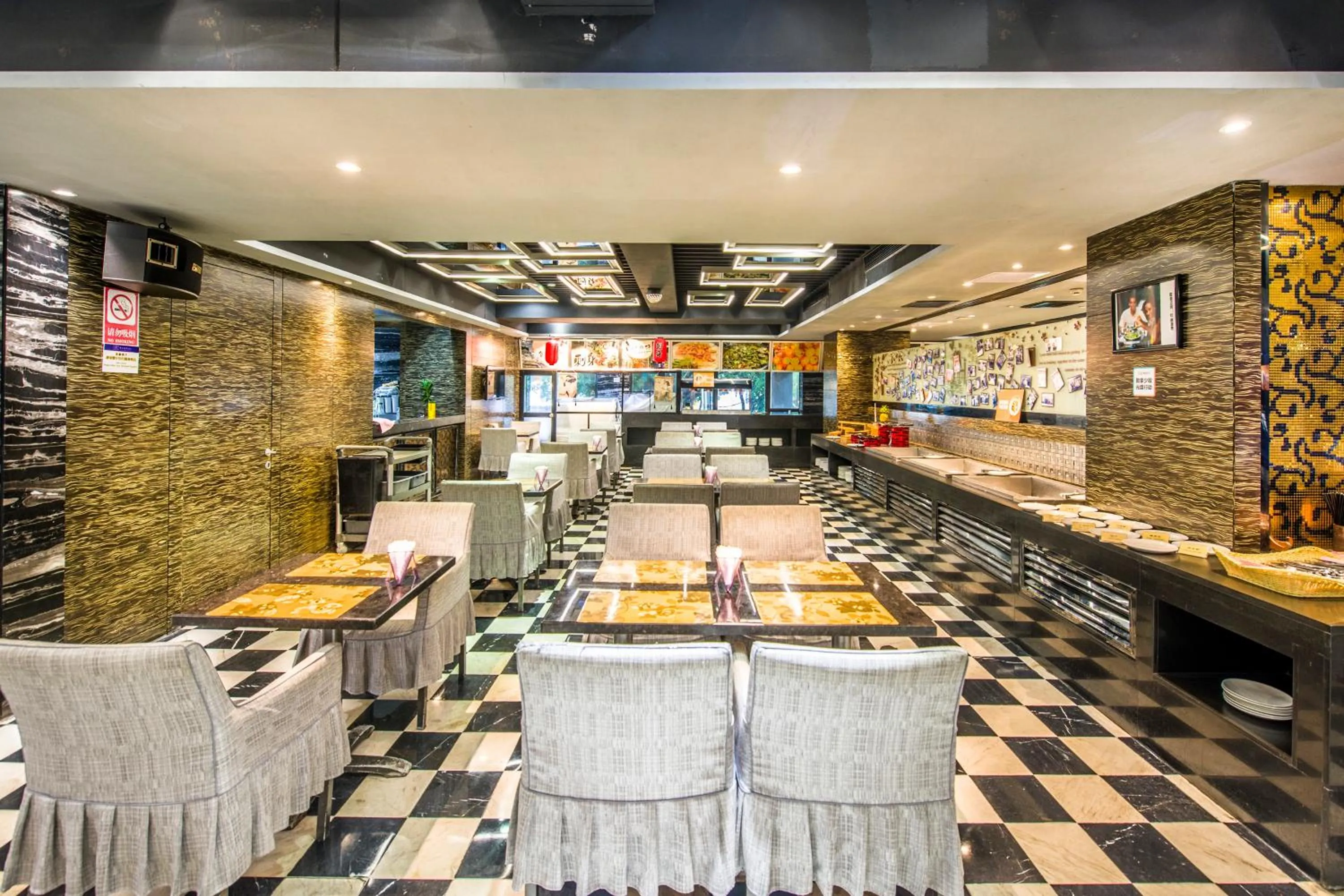 Restaurant/places to eat in La Perle International Hotel