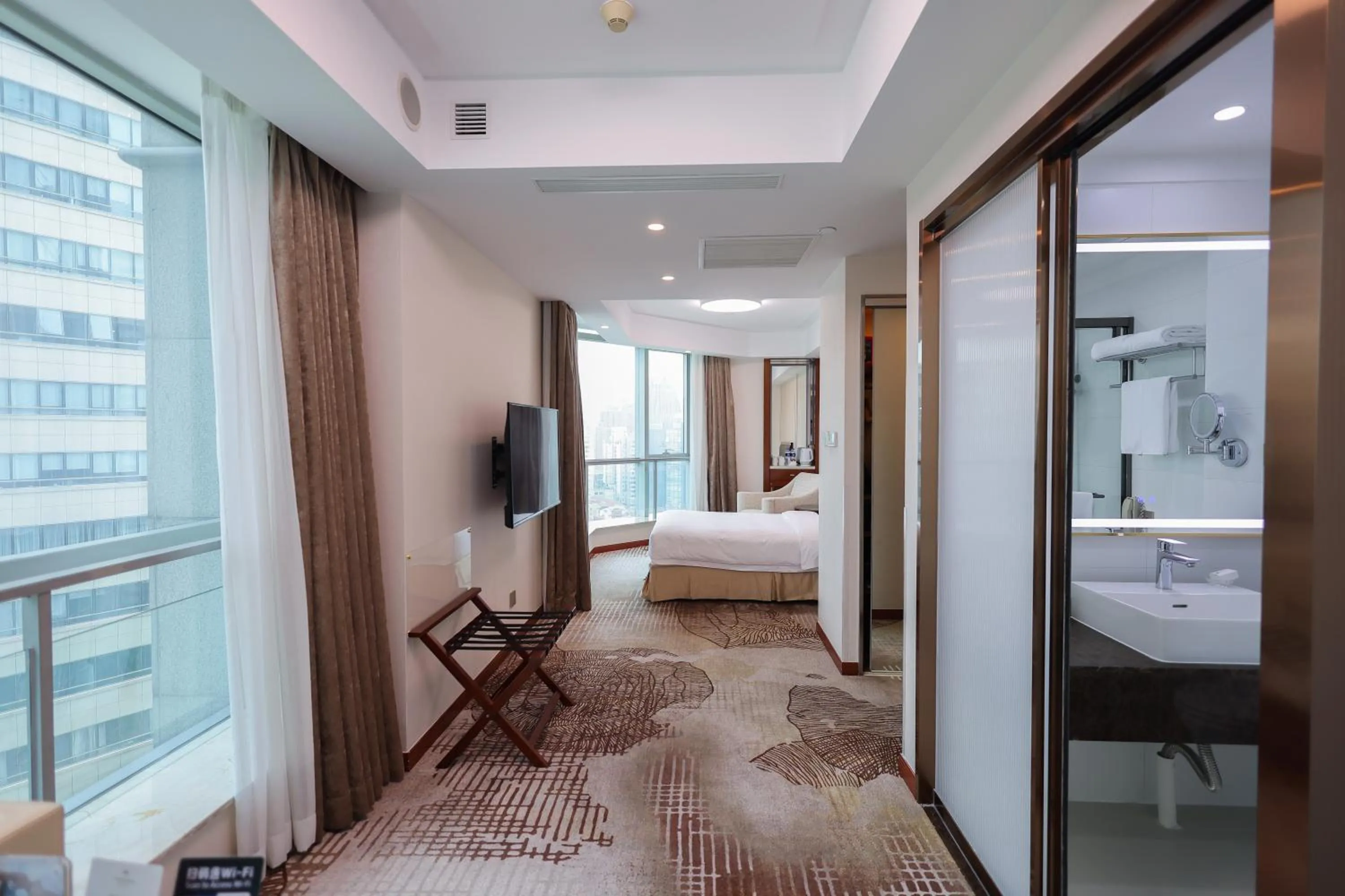 Photo of the whole room, Bed in Shanghai Metropark Jichen Hotel