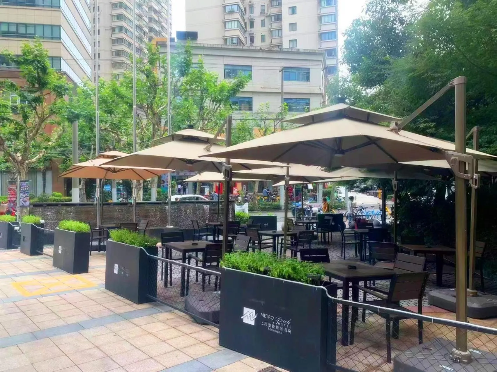 Garden in Shanghai Metropark Jichen Hotel