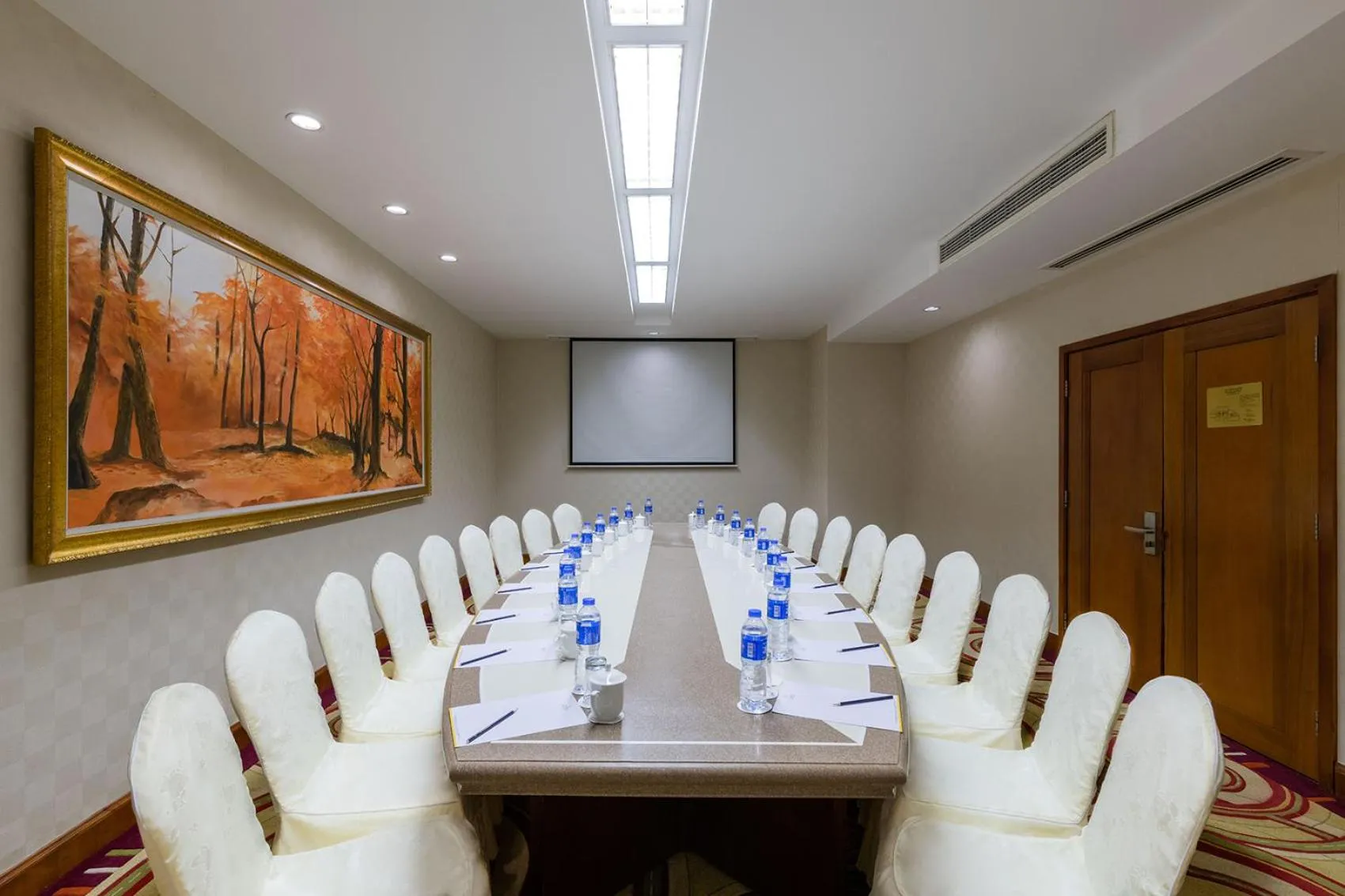 Meeting/conference room in Shanghai Metropark Jichen Hotel