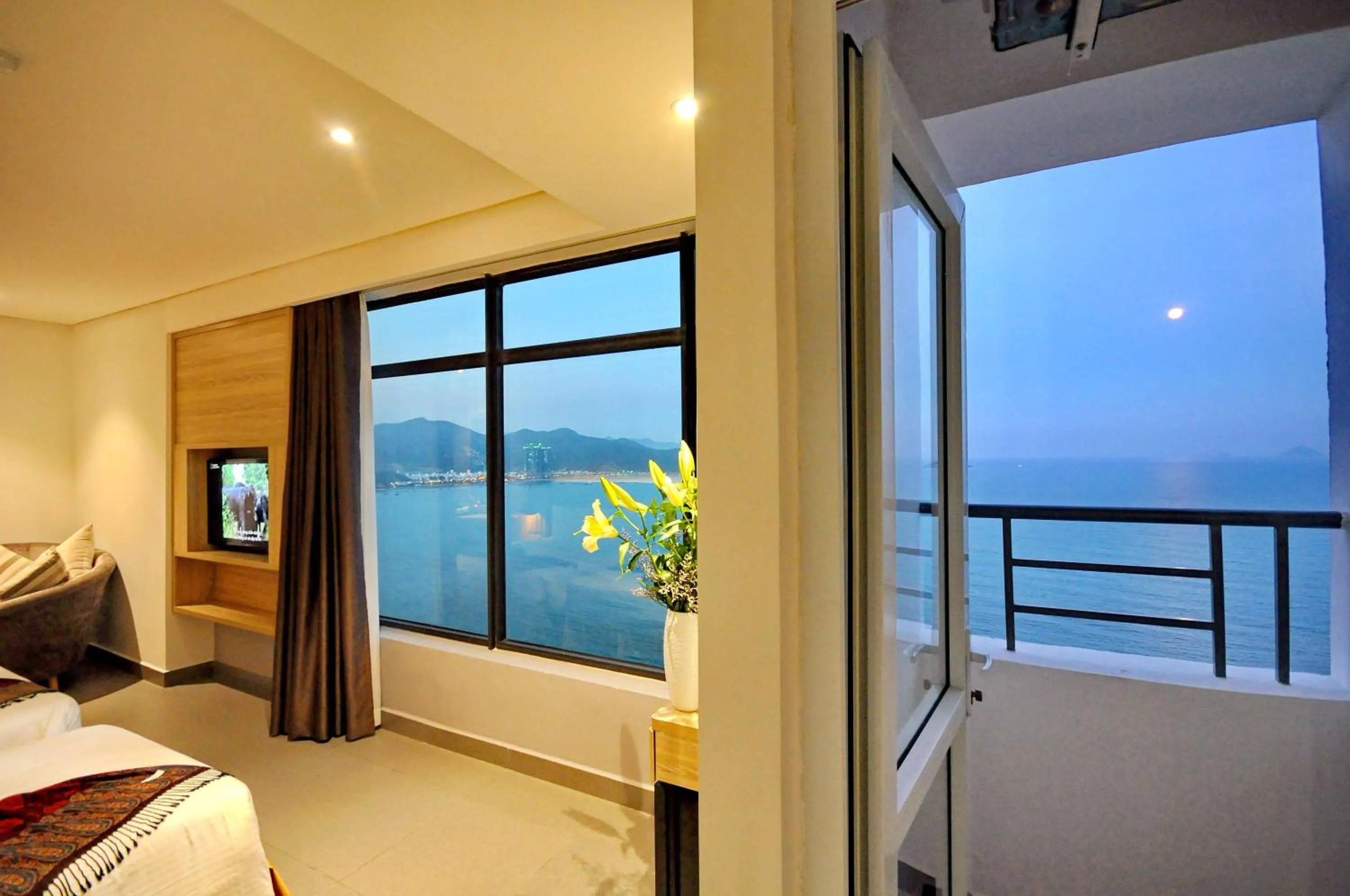 Balcony/Terrace, Bed in Anrizon Hotel Nha Trang